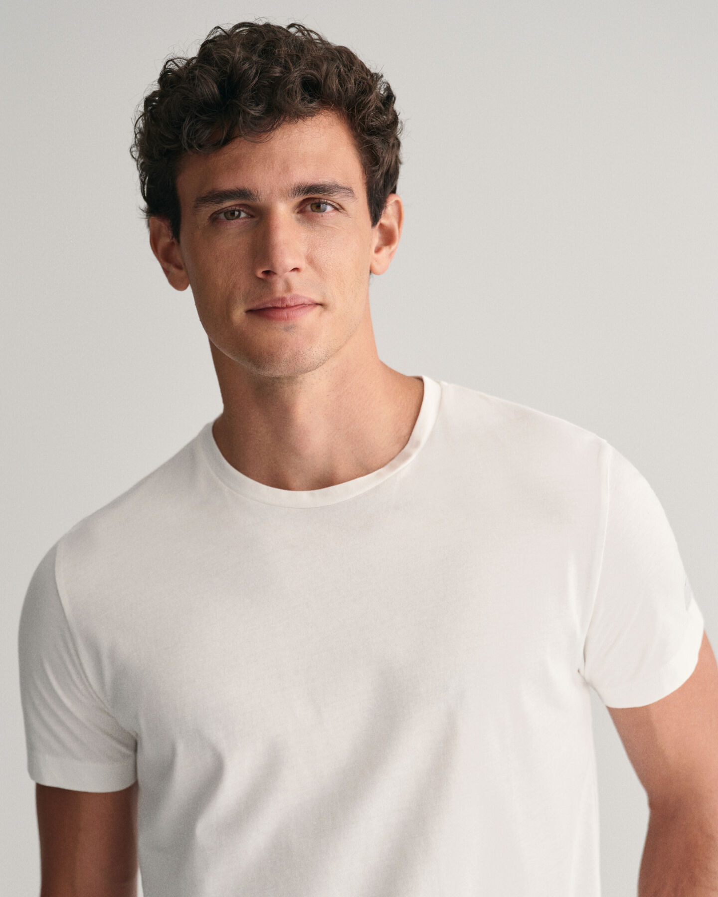 Confezione regalo con pigiama a righe, pantaloni e T-shirt