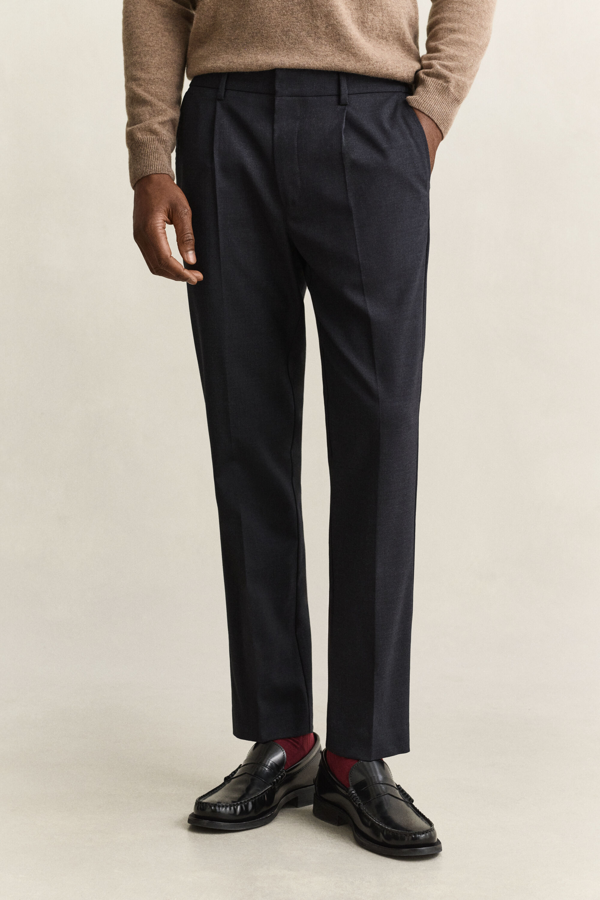 Pantaloni in lana stretti in fondo
