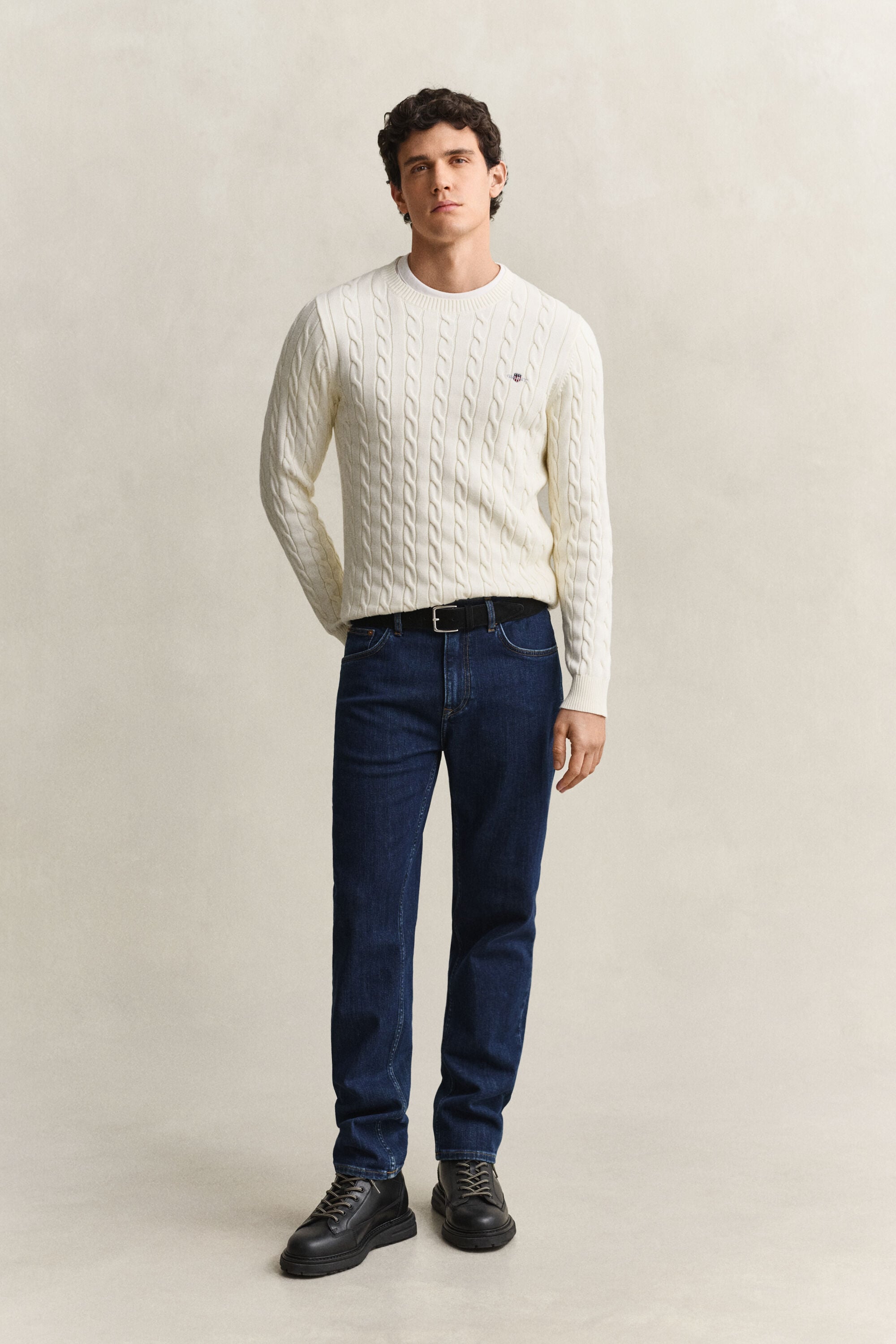 Jeans regular fit con lavaggio uniforme