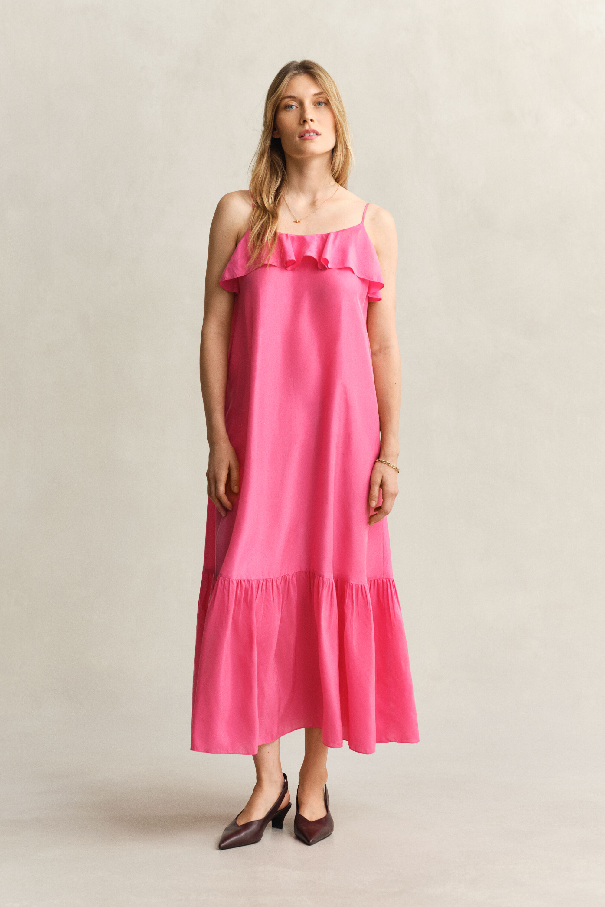 Abito midi in seta con spalline sottili