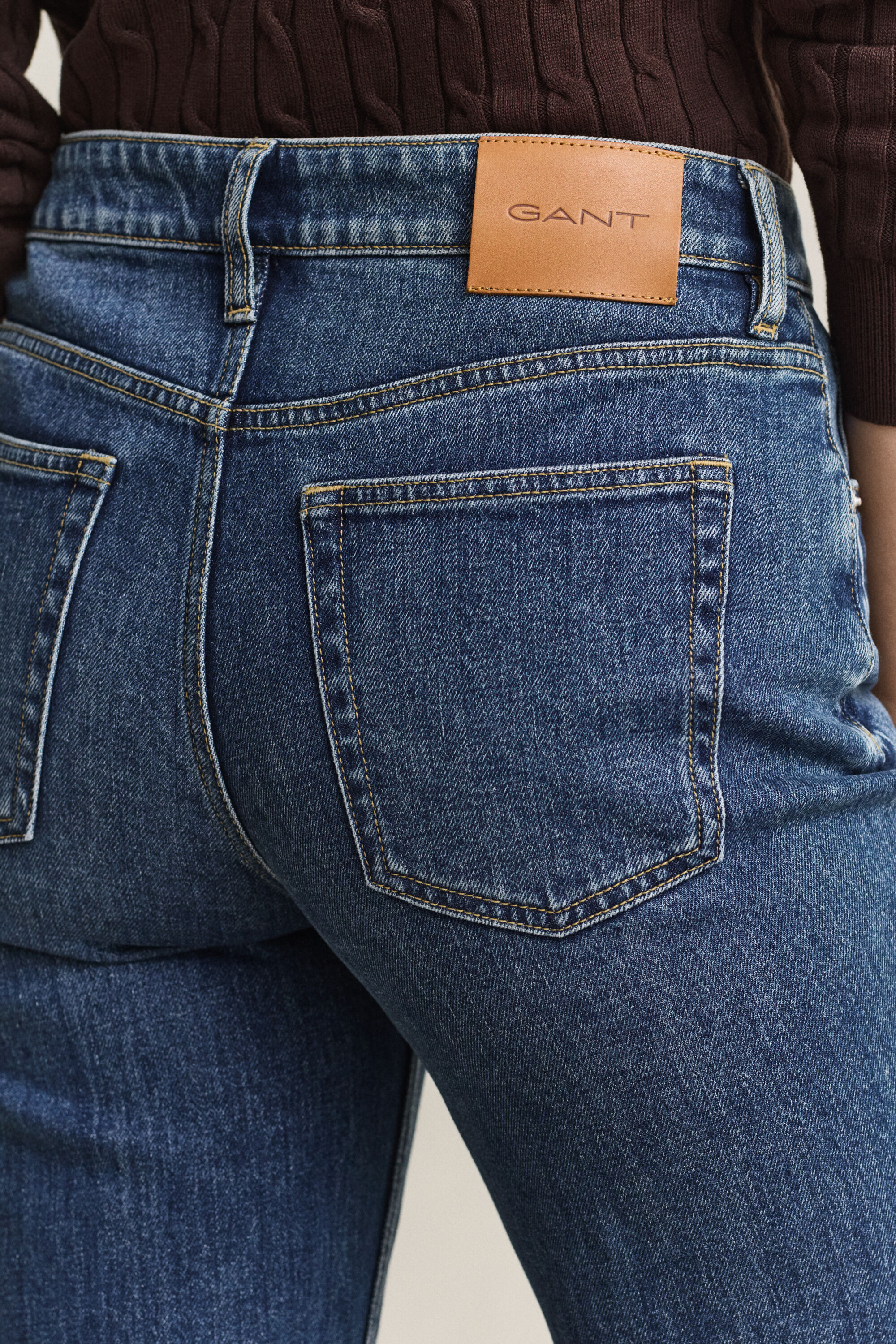Jeans elasticizzati alla caviglia con gamba dritta