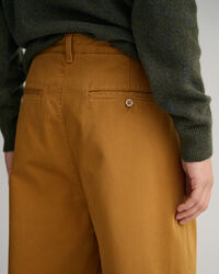 Pantaloni chino con pinces