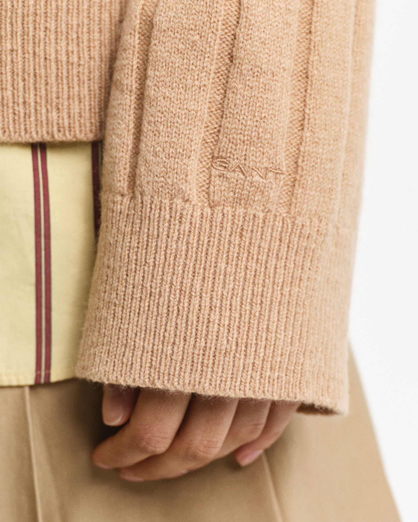 Maglia con scollo a V a coste larghe in lana