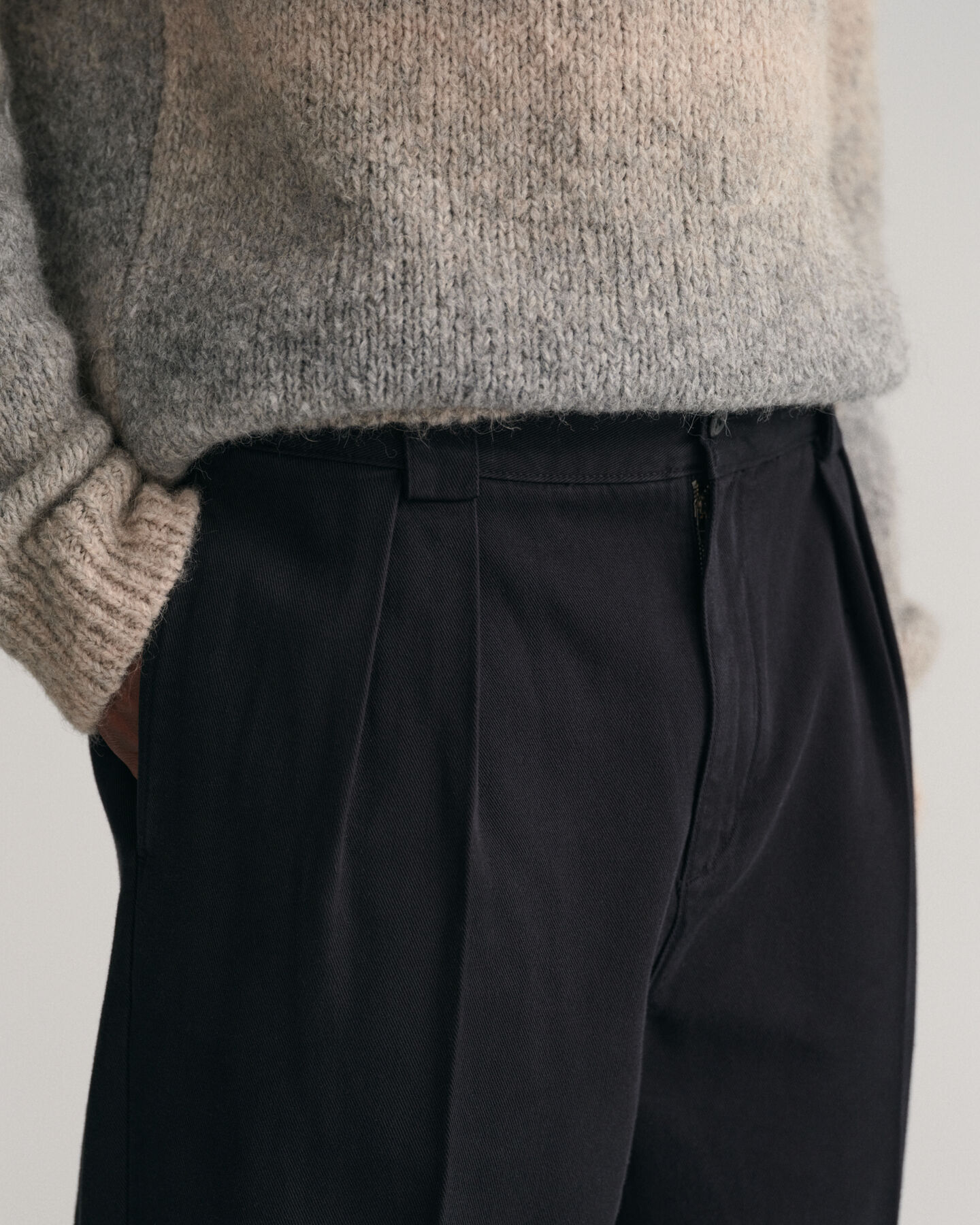 Pantaloni chino in twill con pinces