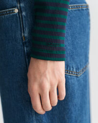 Collo alto a coste e maniche lunghe a righe