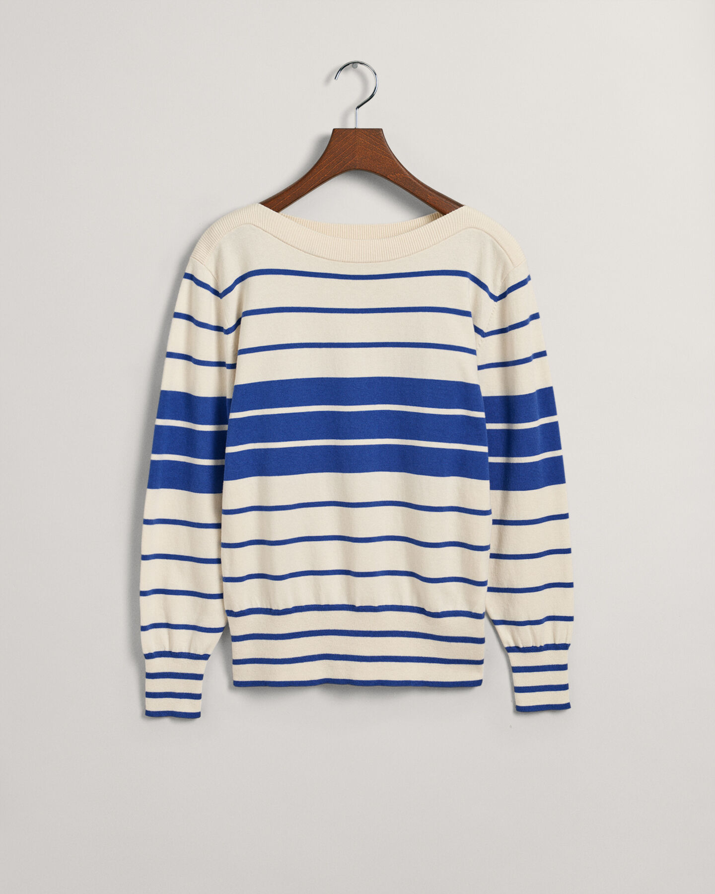 Maglia con scollo a barca a righe larghe