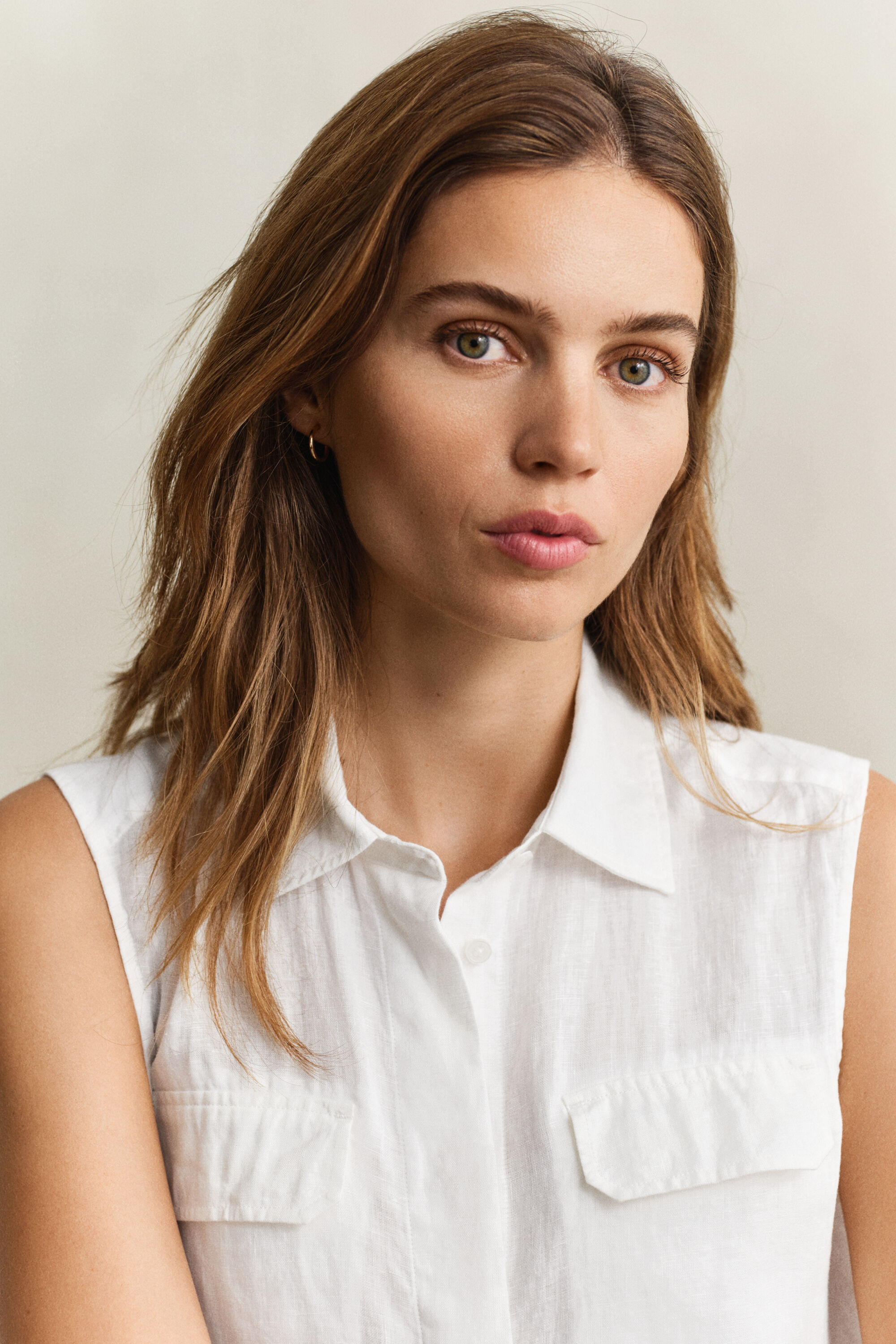 Camicia smanicata in lino