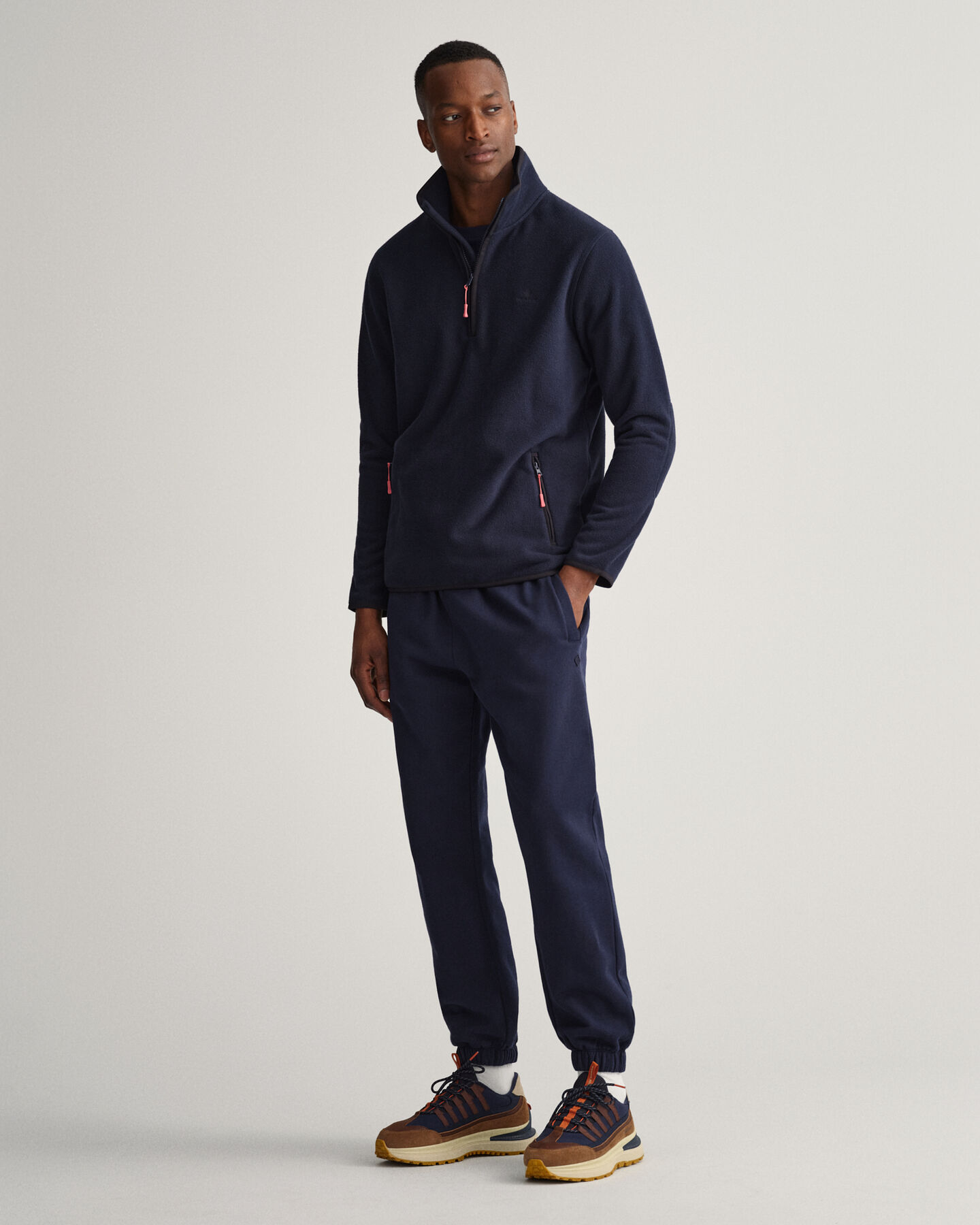 Felpa in pile leggera con zip corta