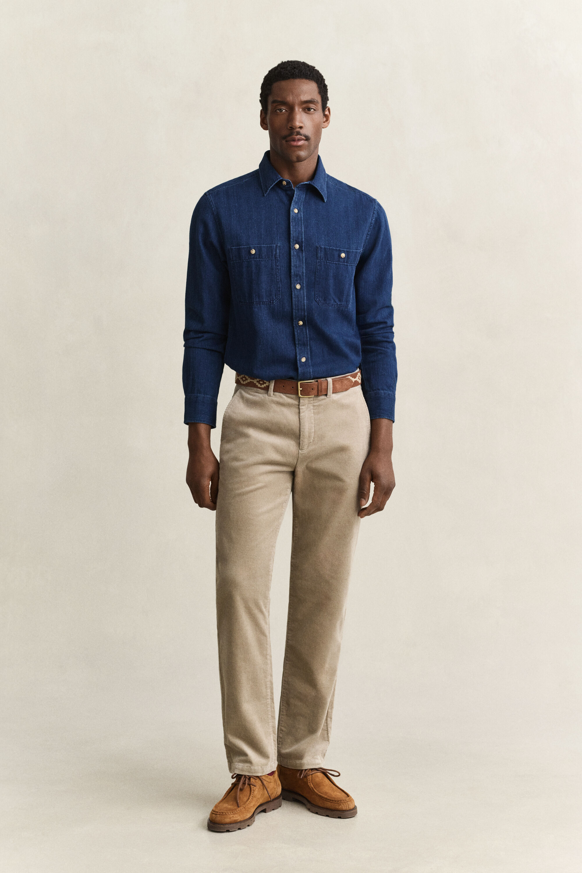 Pantaloni chino in velluto a coste regular