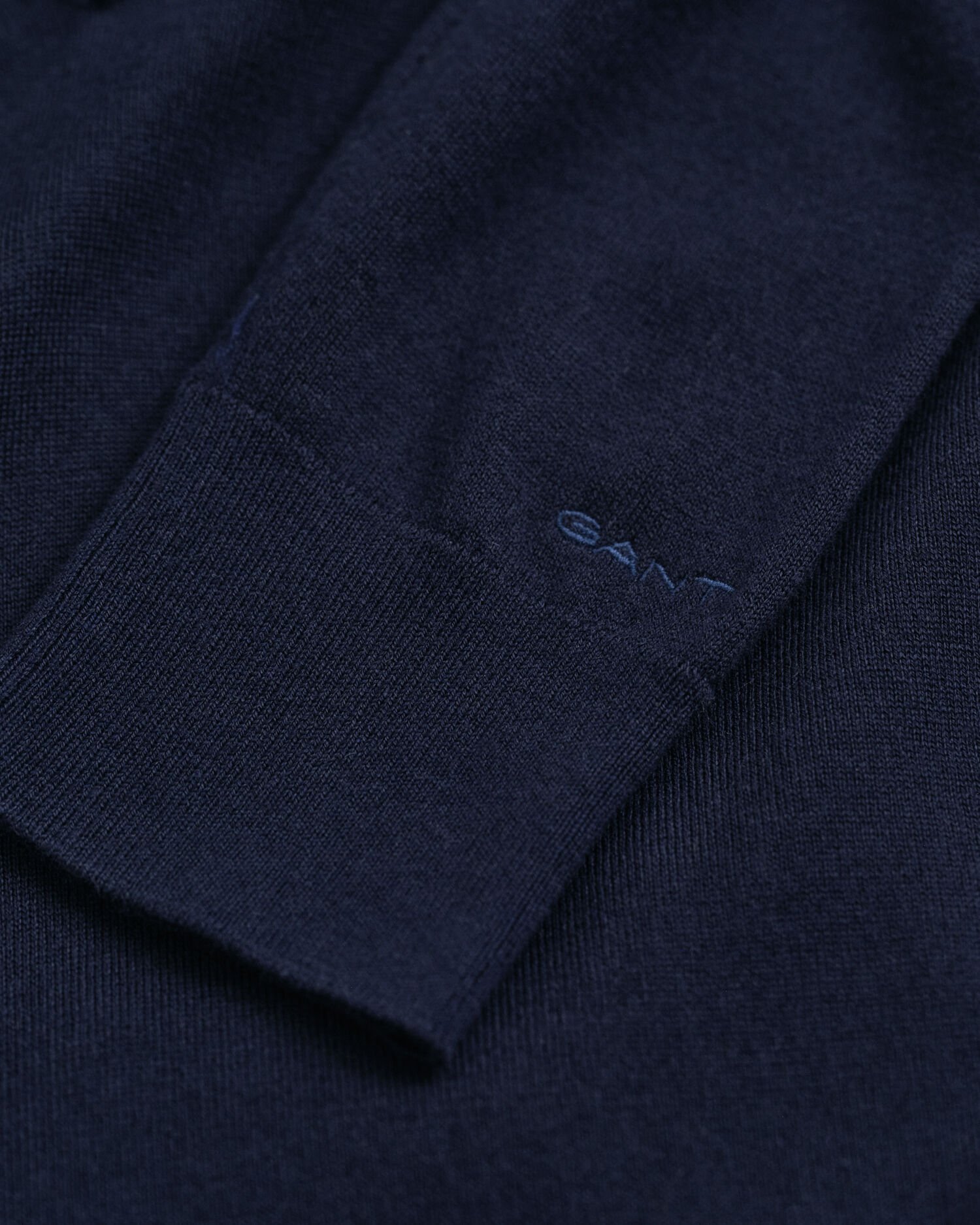 Maglia con scollo a V lavorata a maglia fine