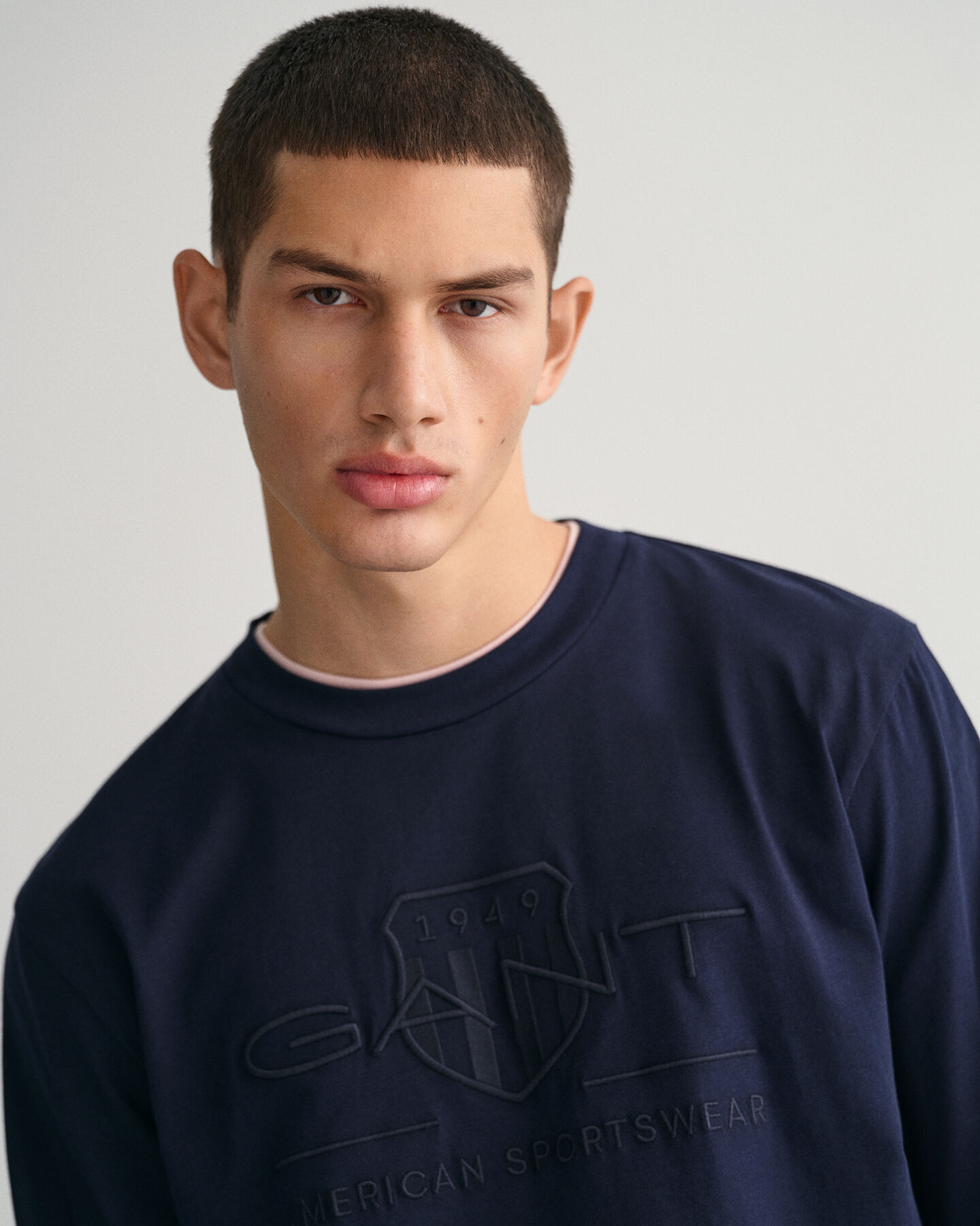 T-shirt Tonal Shield a maniche lunghe