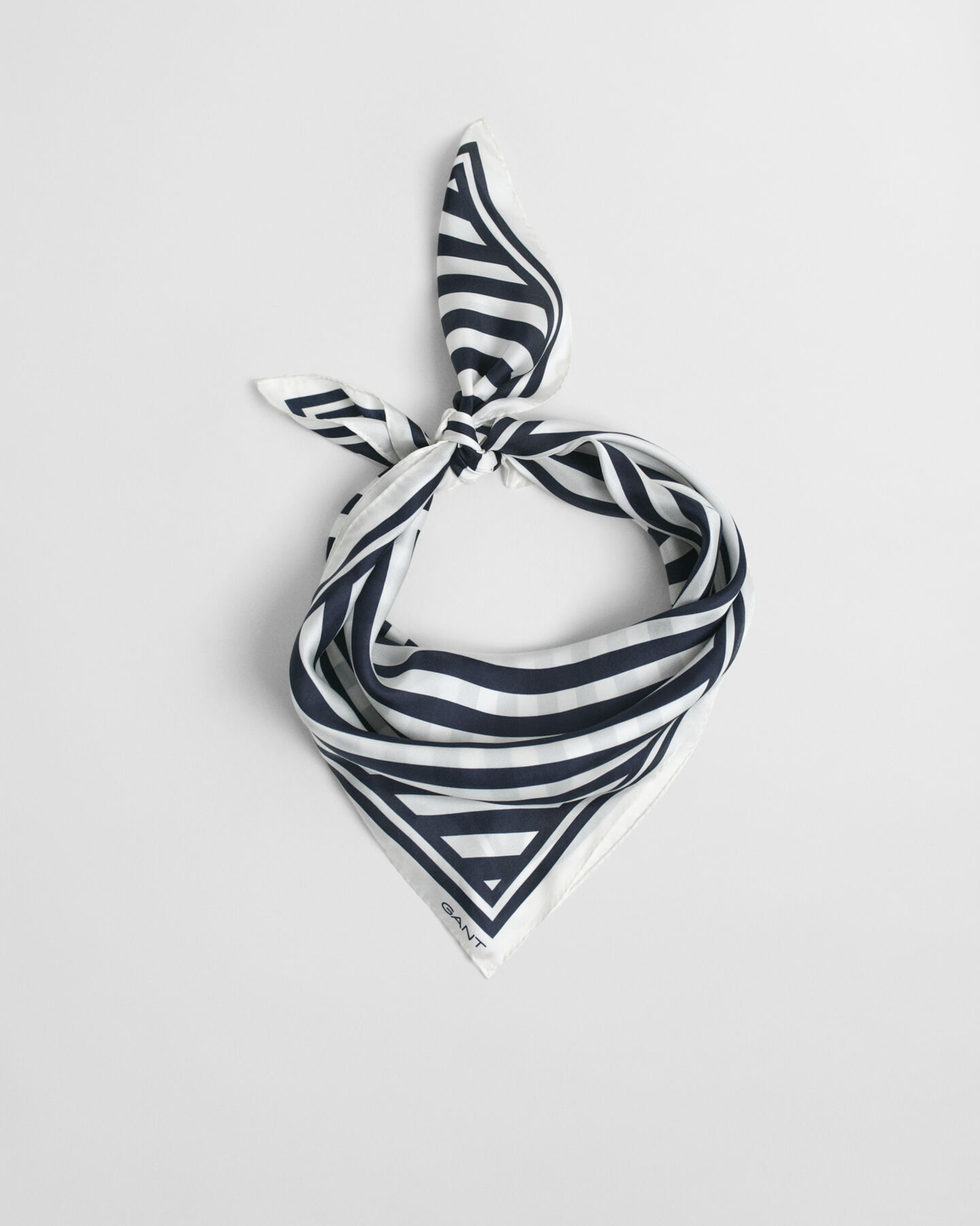 Foulard di seta con stampa chevron
