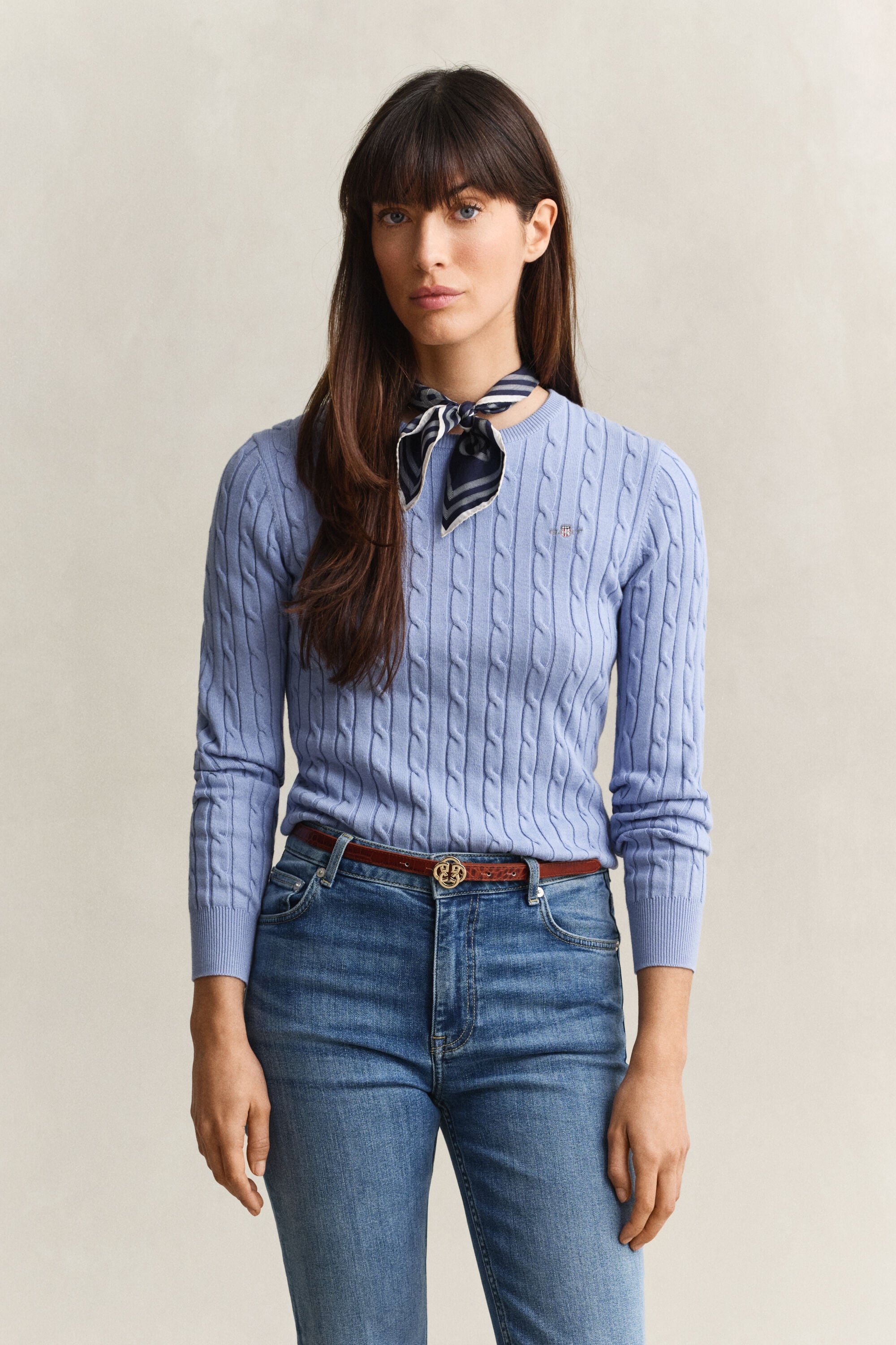 Maglia girocollo in cotone elasticizzato a trecce
