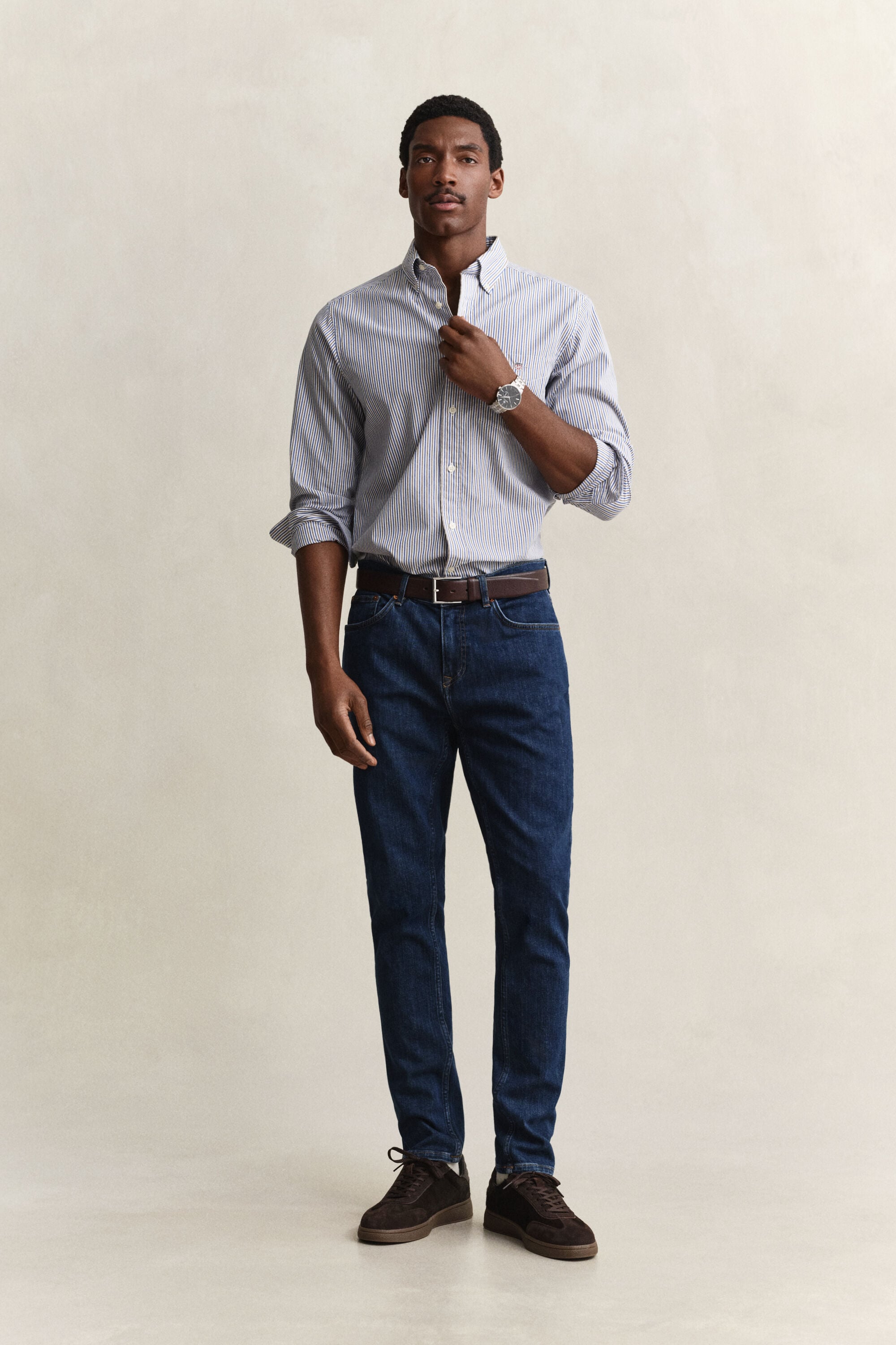 Jeans slim fit con lavaggio uniforme