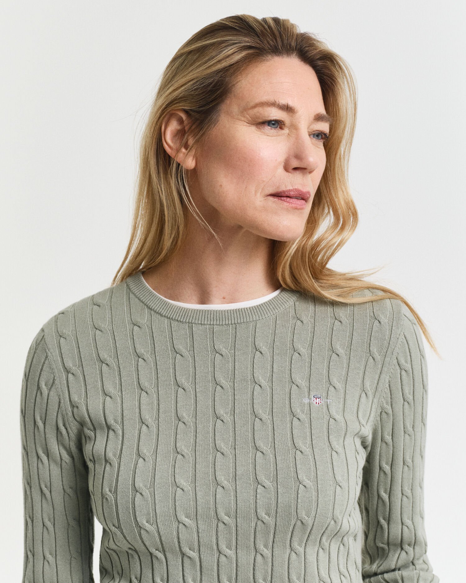 Maglia girocollo in cotone elasticizzato a trecce