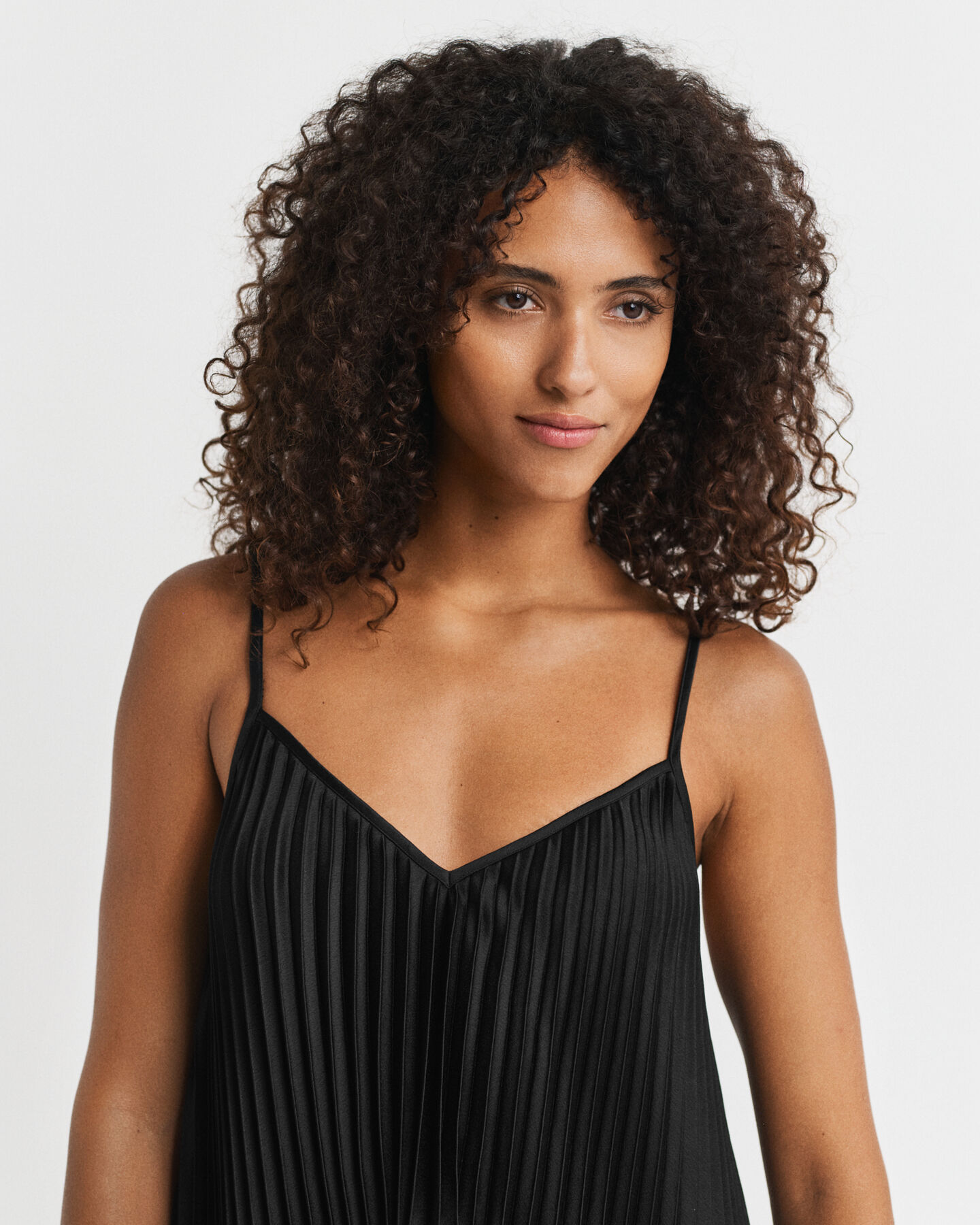 Abito mini plissettato con spalline in raso