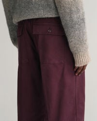 Pantaloni chino con piega e cintura