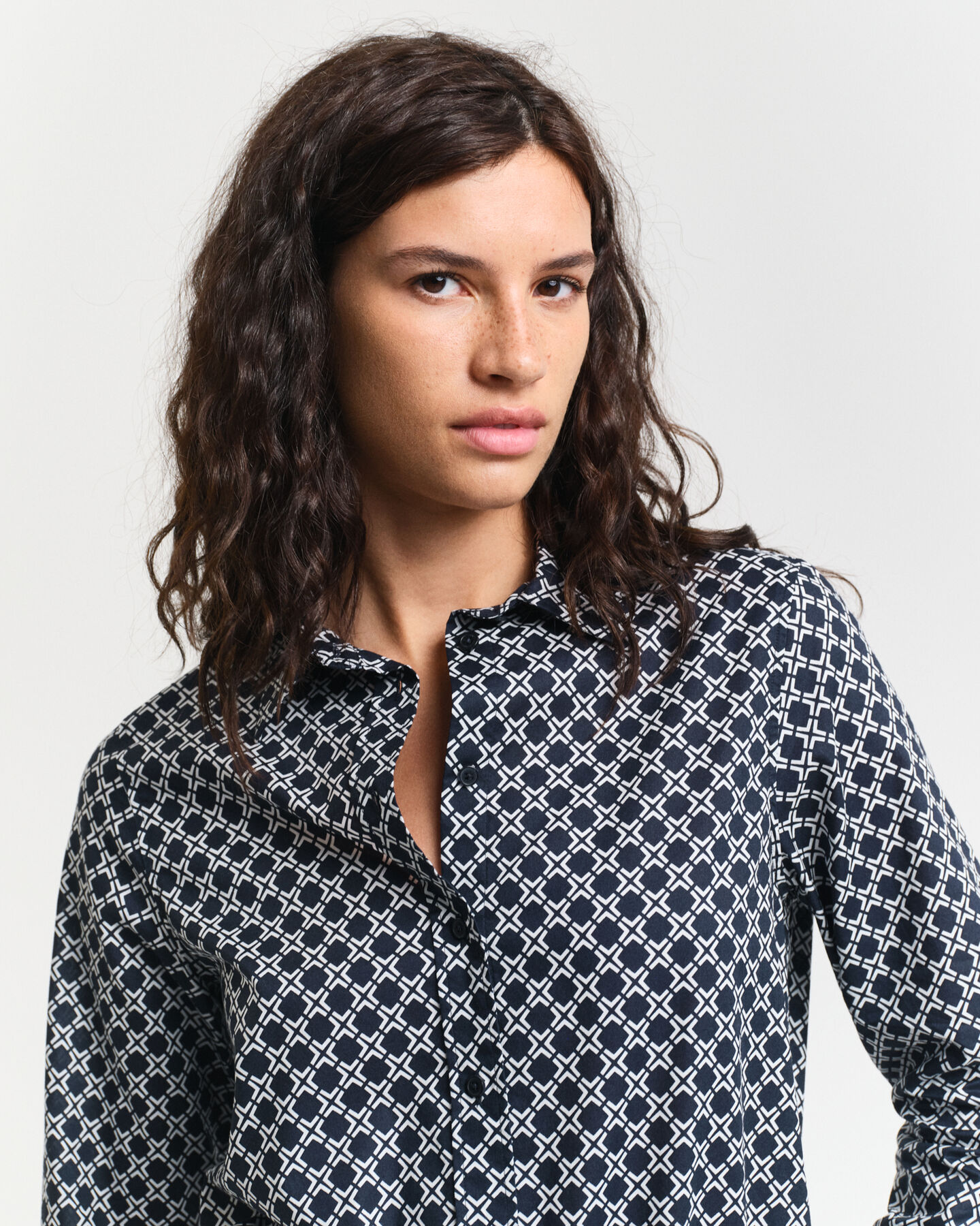 Camicia in voile di cotone con stampa geometrica regular fit