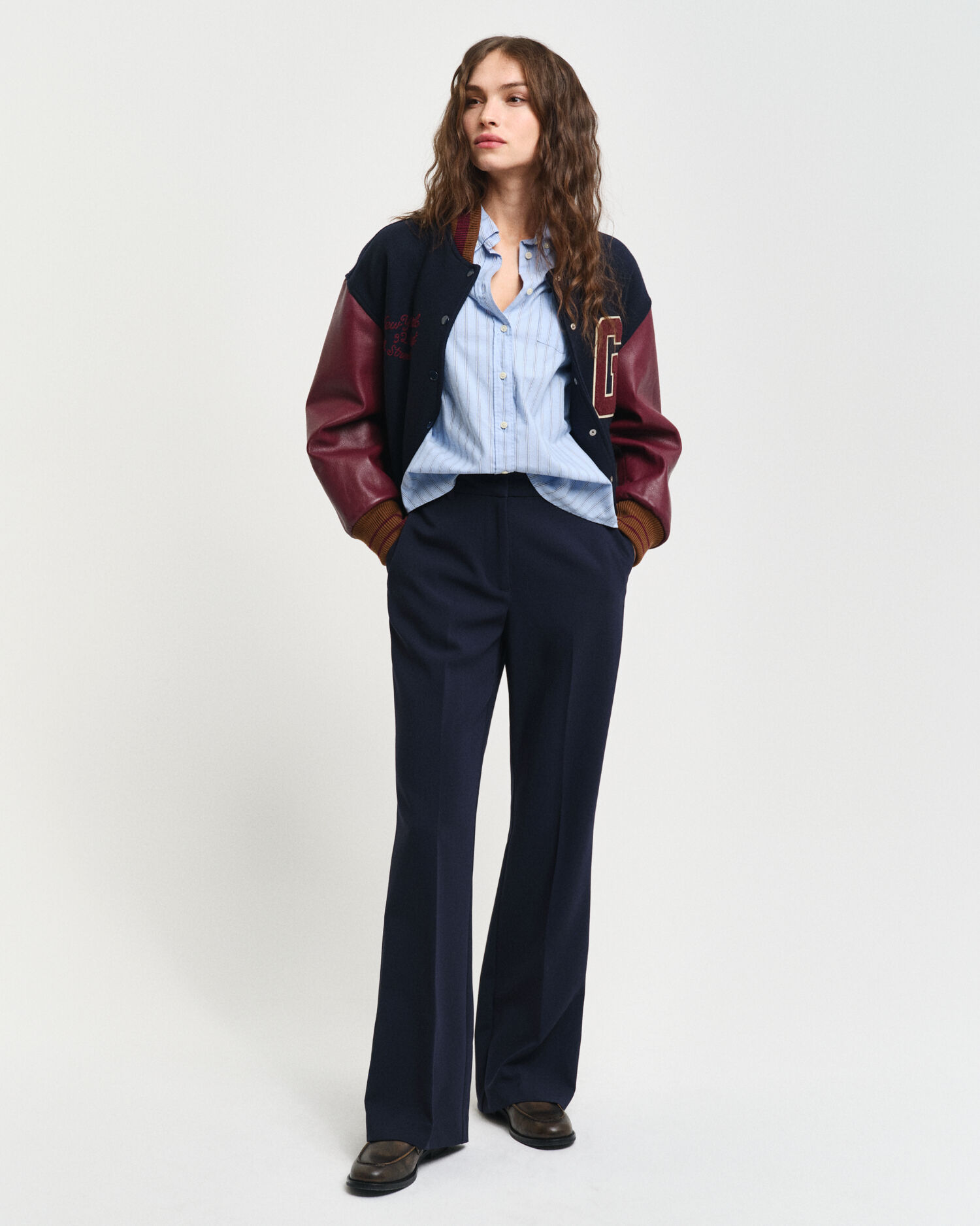 Pantaloni eleganti svasati slim fit