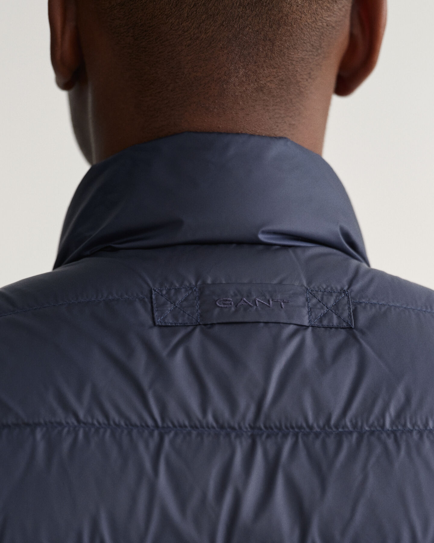 Piumino smanicato leggero