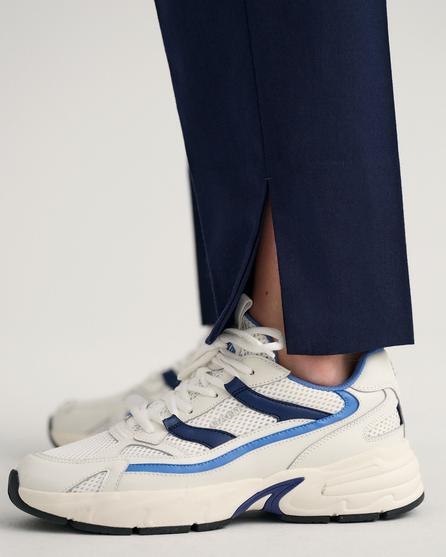 Pantaloni pull-on stretti in fondo