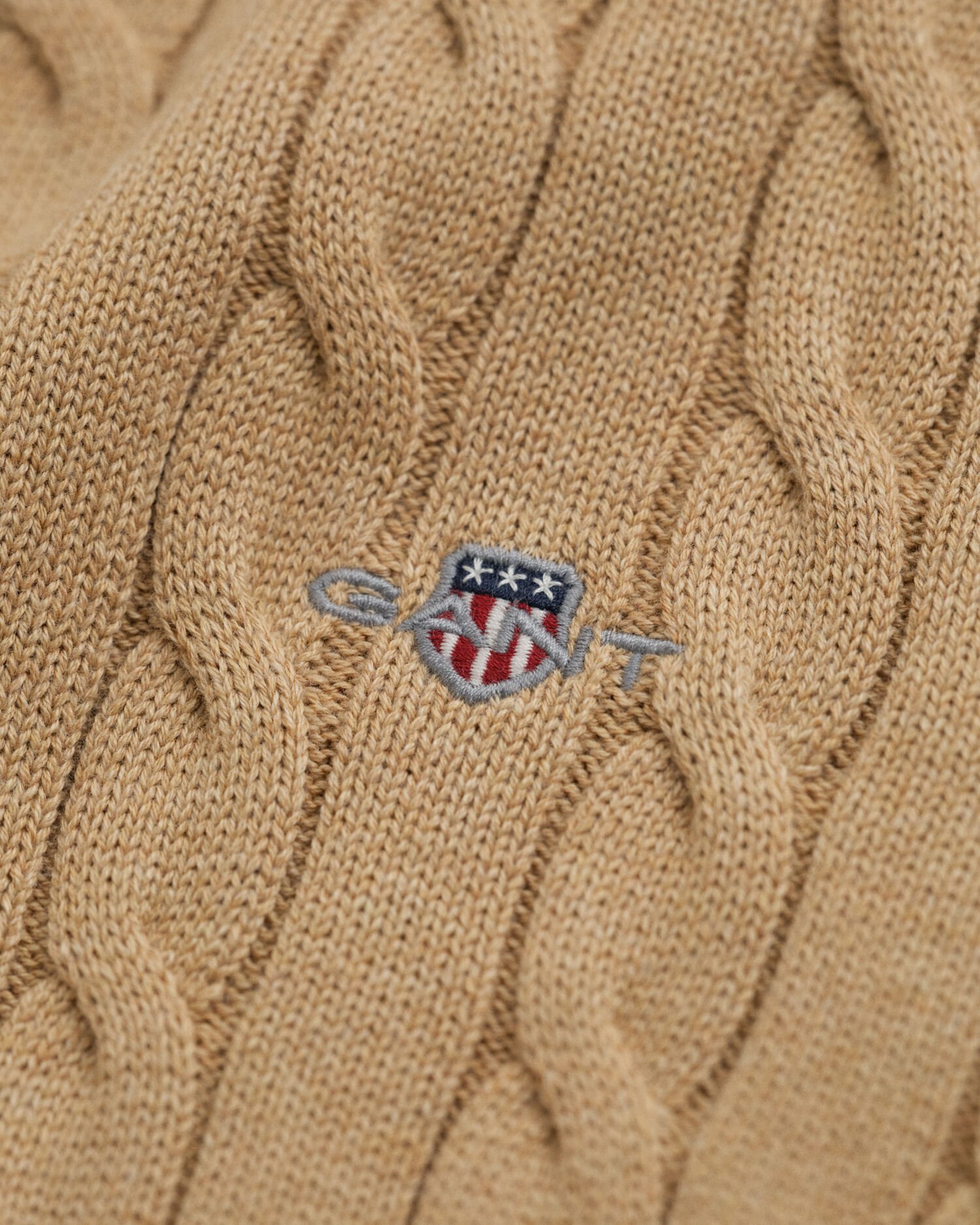 Maglia a collo alto in cotone a trecce