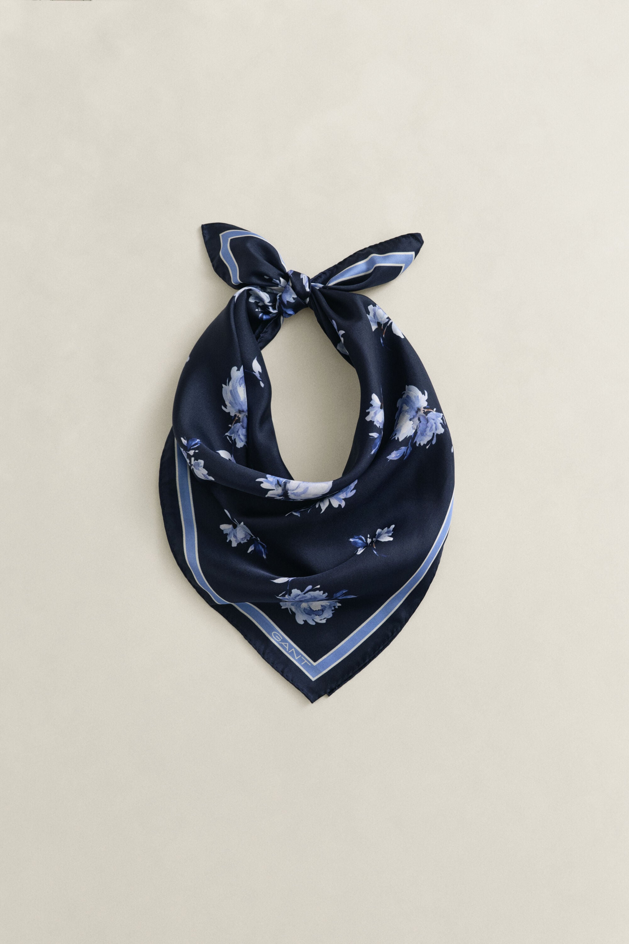 Foulard di seta con stampa a fiori