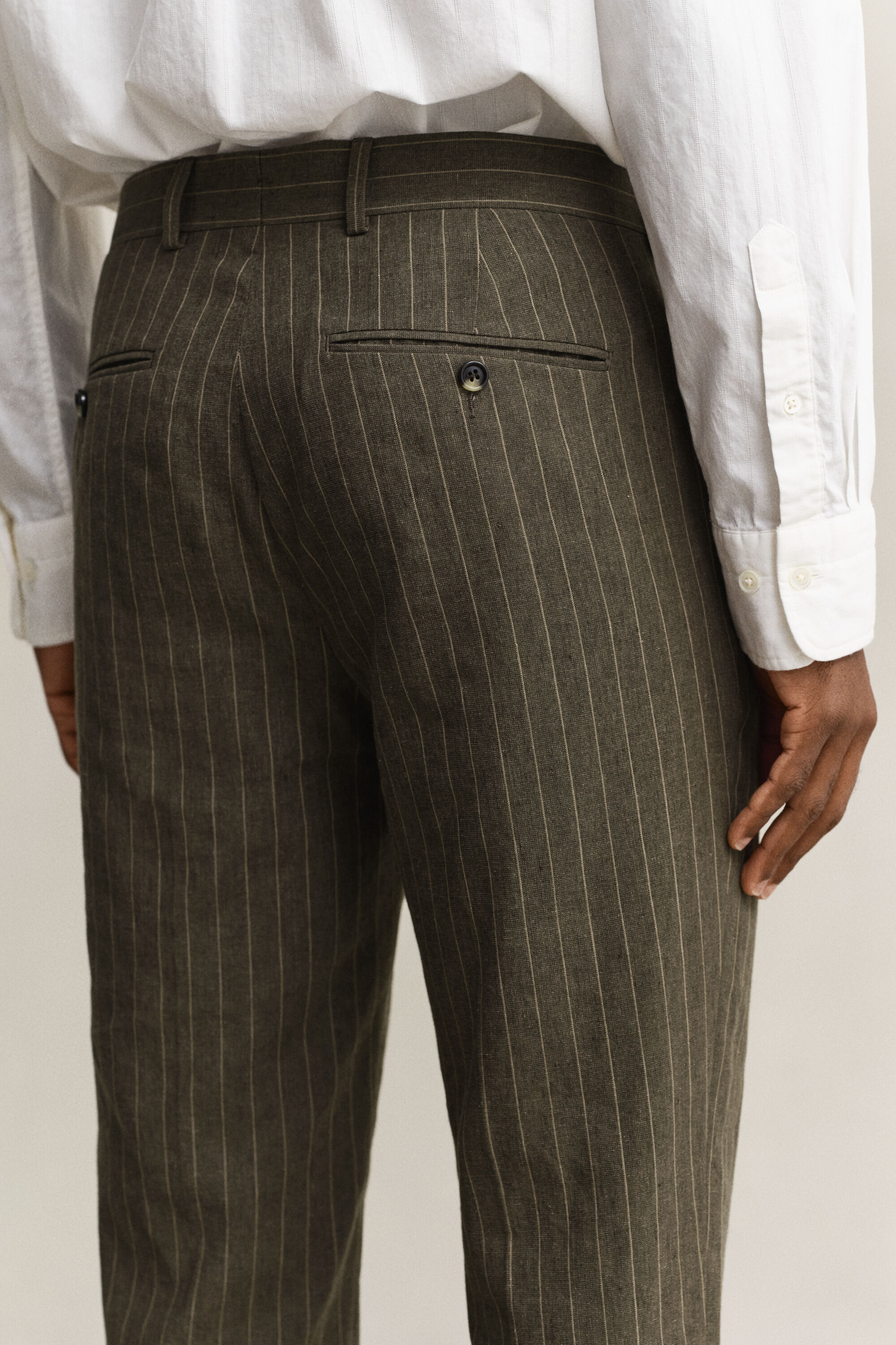 Pantaloni gessati eleganti