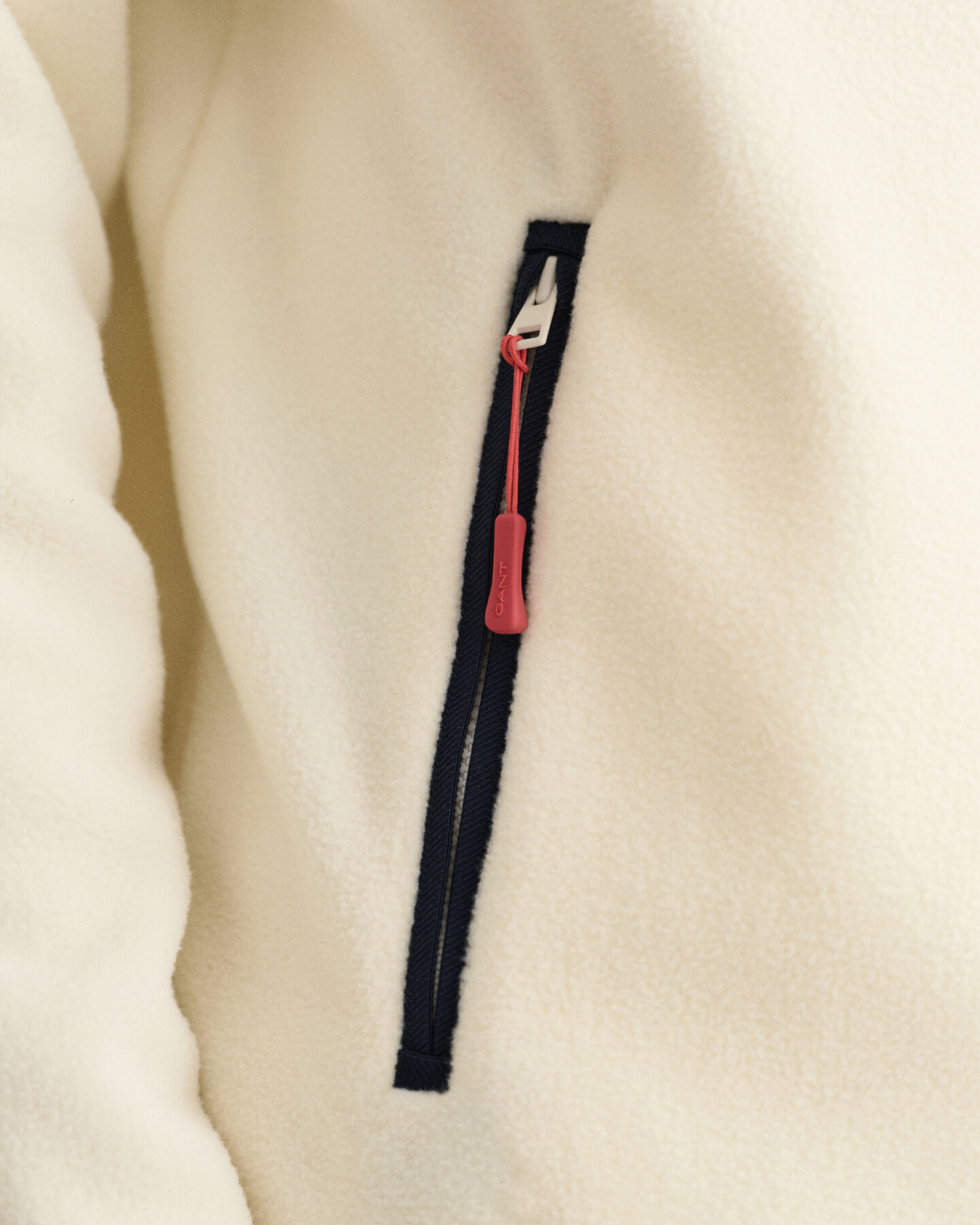 Felpa in pile leggera con zip corta