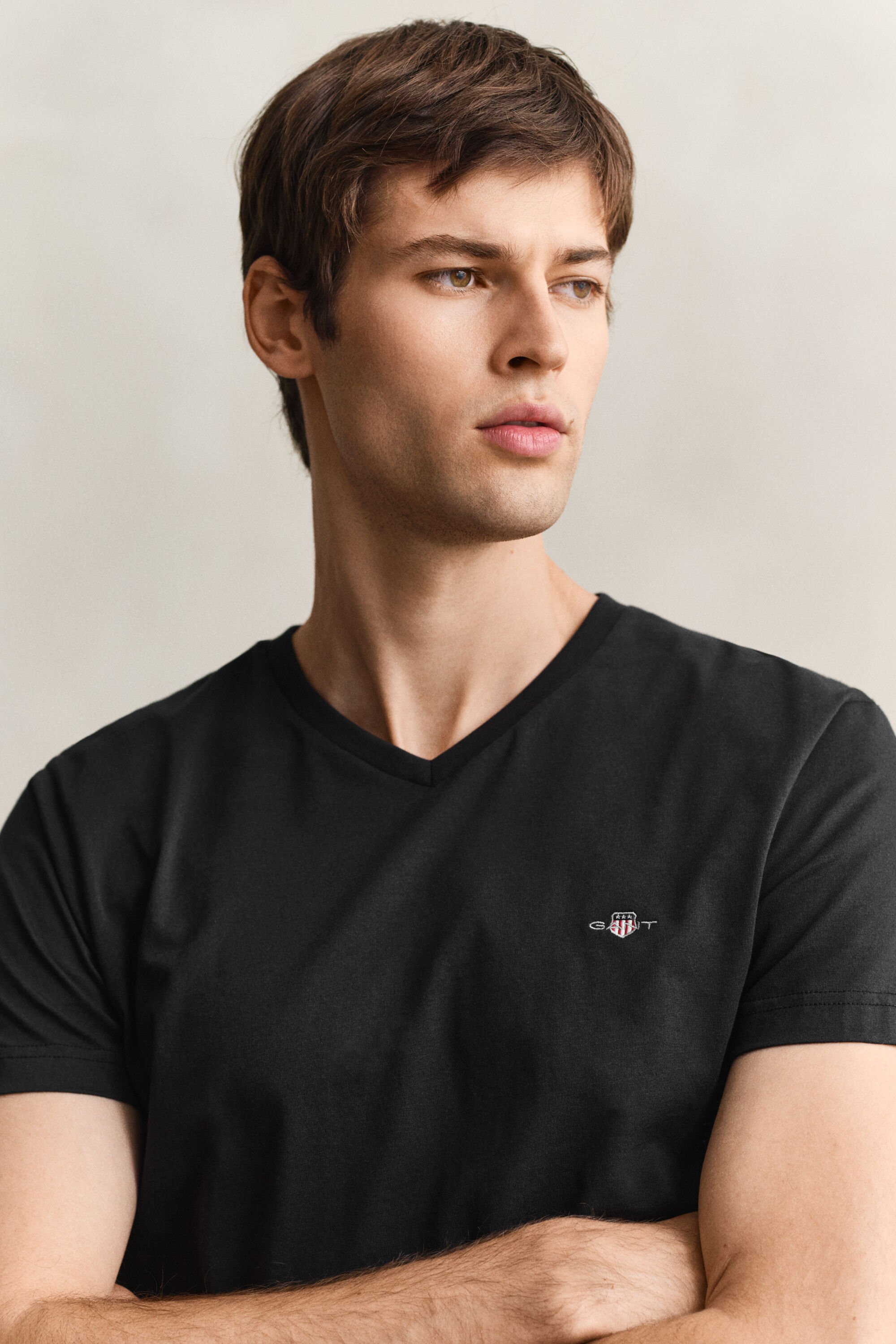 T-shirt Shield con scollo a V slim fit