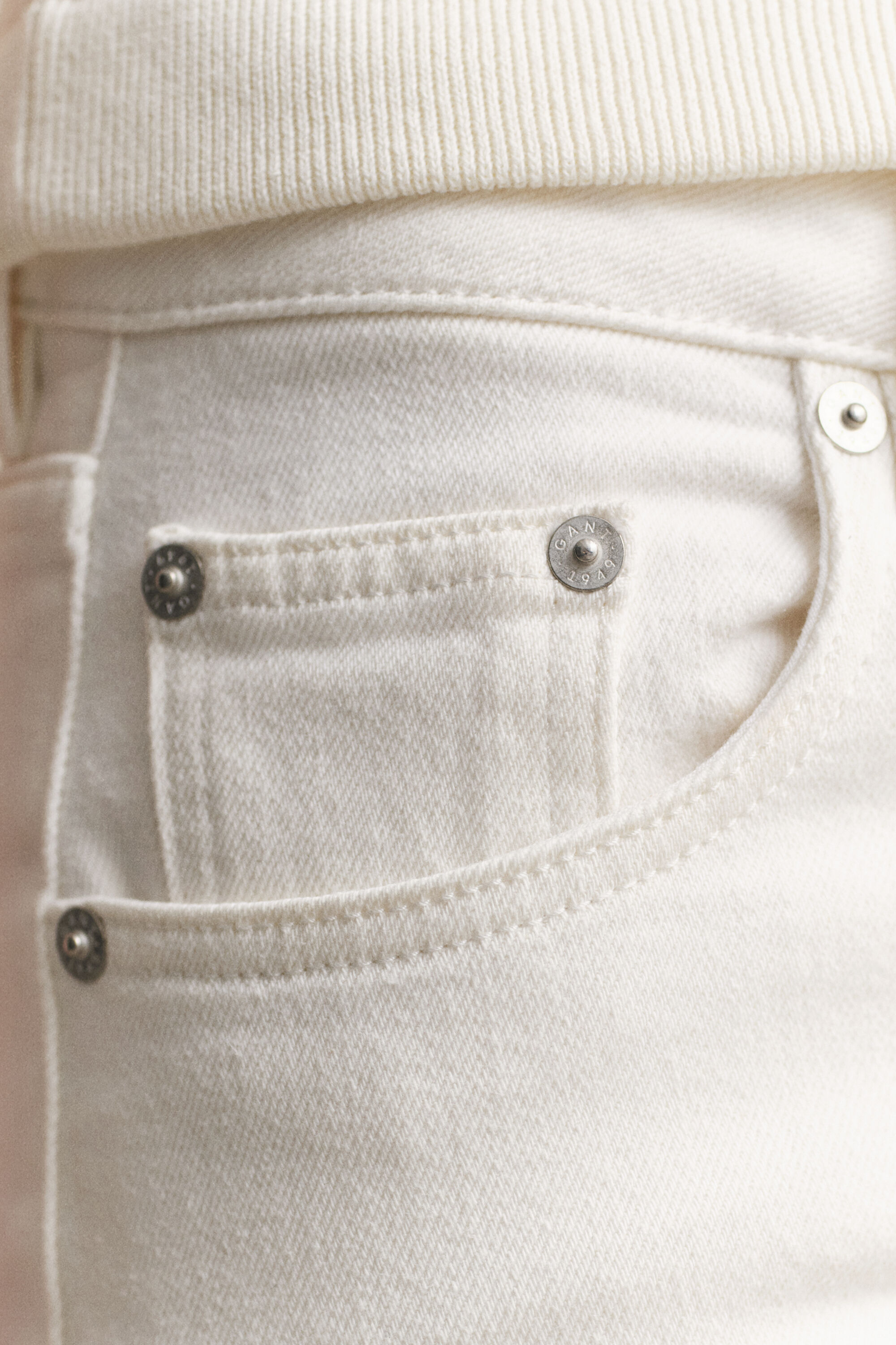 Jeans elasticizzati con gamba dritta