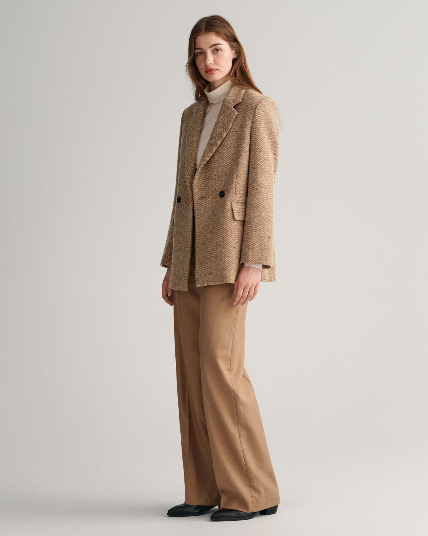 Pantaloni a gamba dritta e vita alta