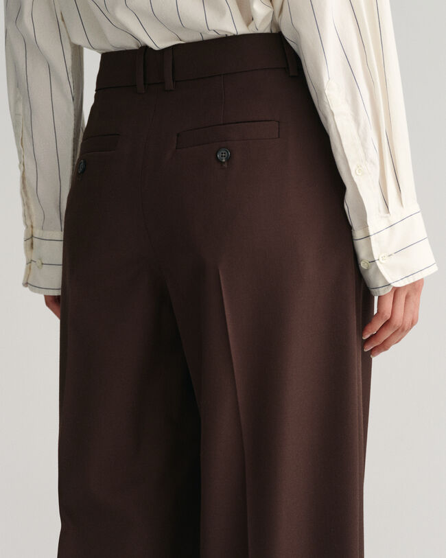 Pantaloni in lana con gamba stretta in fondo relaxed fit