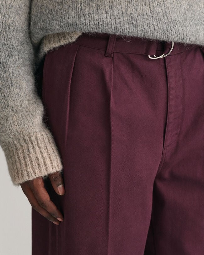 Pantaloni chino con piega e cintura