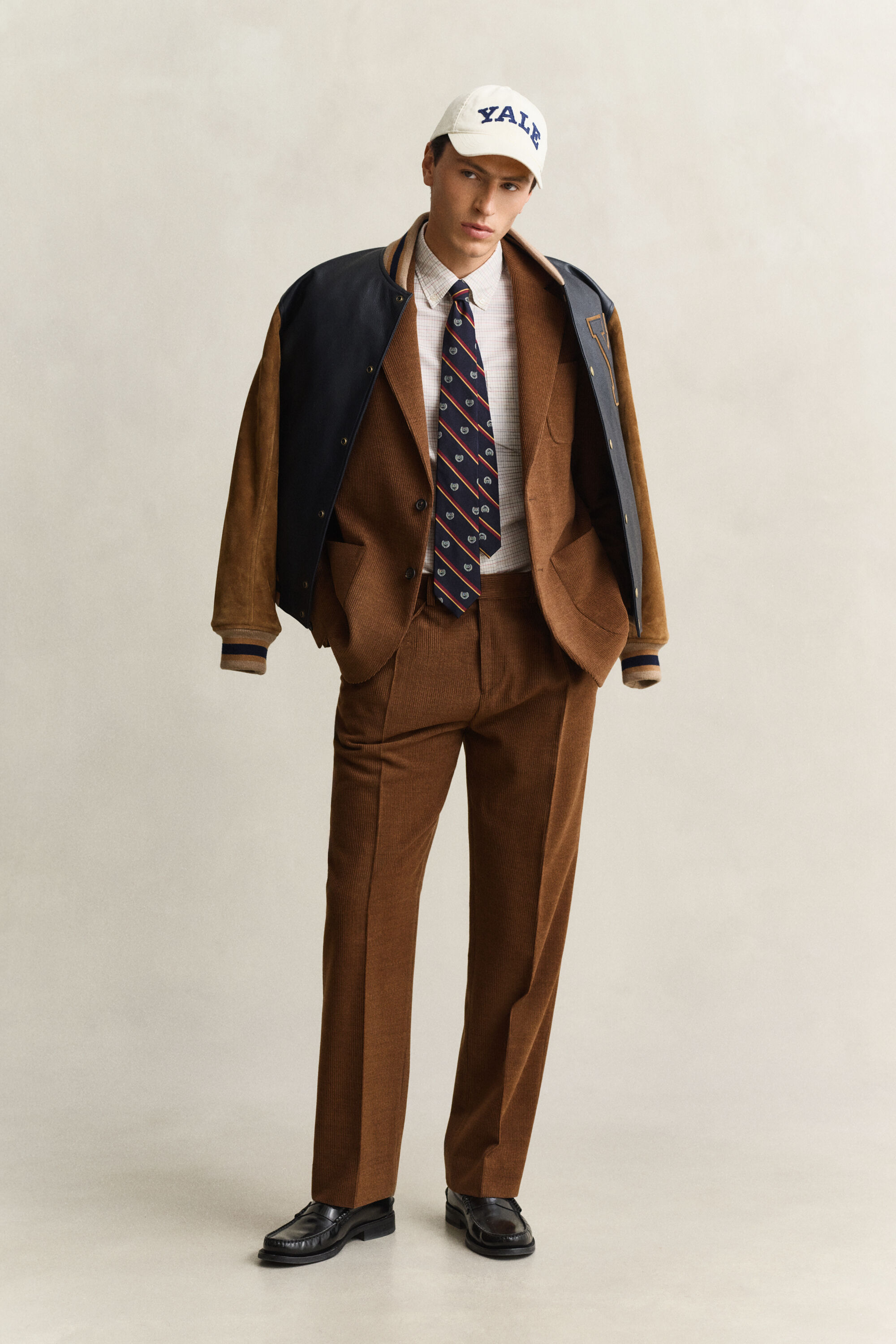 Pantaloni da abito Gant x Yale in velluto a coste di lana