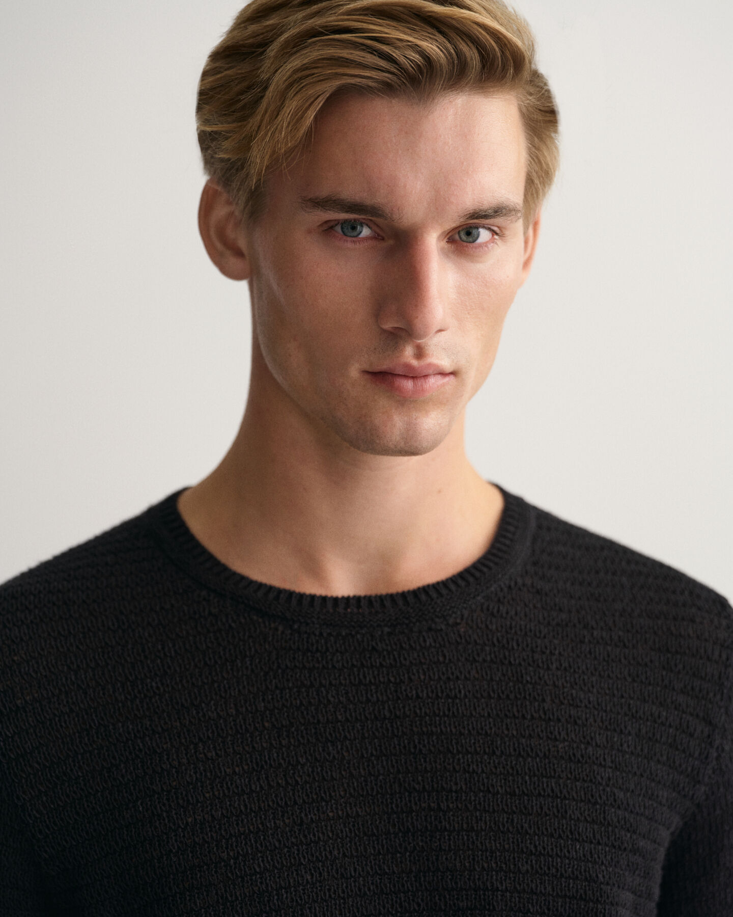 Maglia girocollo testurizzata in misto cotone-lino