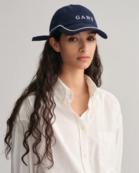 Cappellino con impunture a contrasto