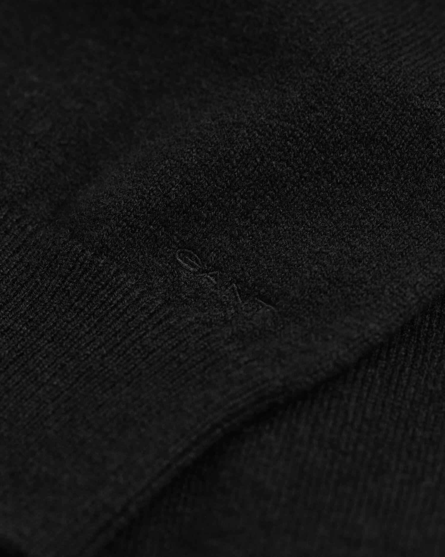 Abito in pregiata e finissima lana d’agnello lavorata a maglia