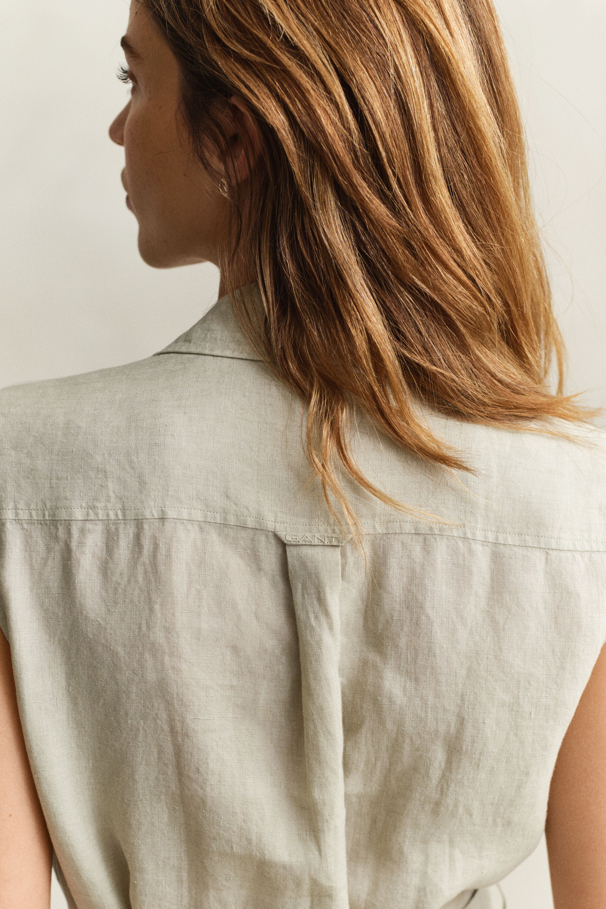 Abito smanicato in lino