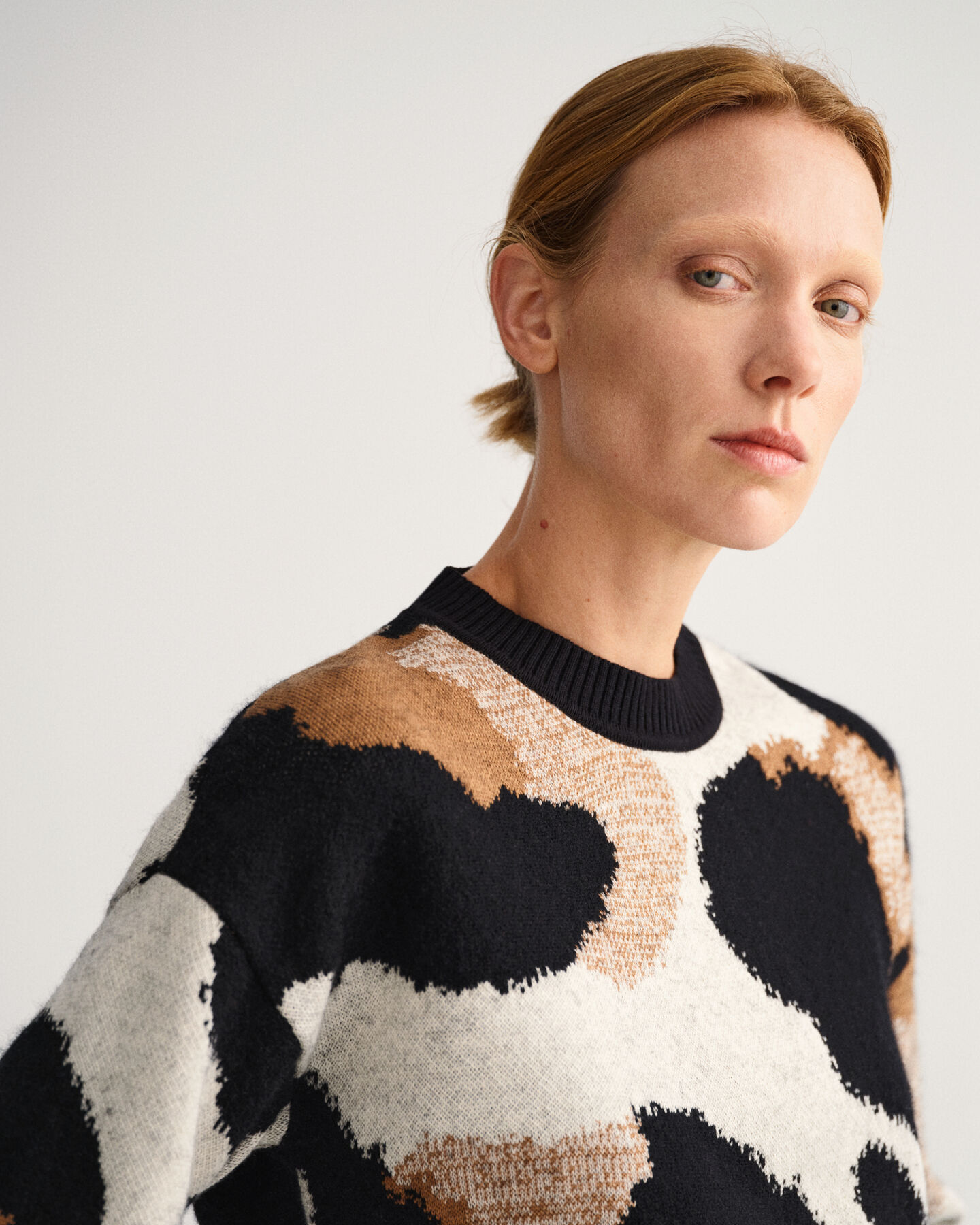 Maglia girocollo con lavorazione a intarsi leopardata