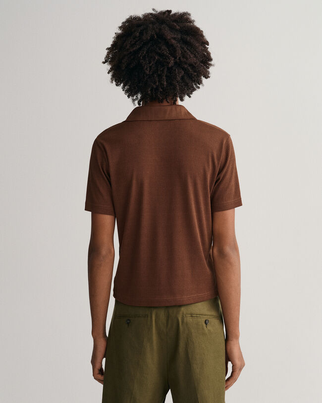 Polo in piqu&eacute; ispirata agli anni &lsquo;70