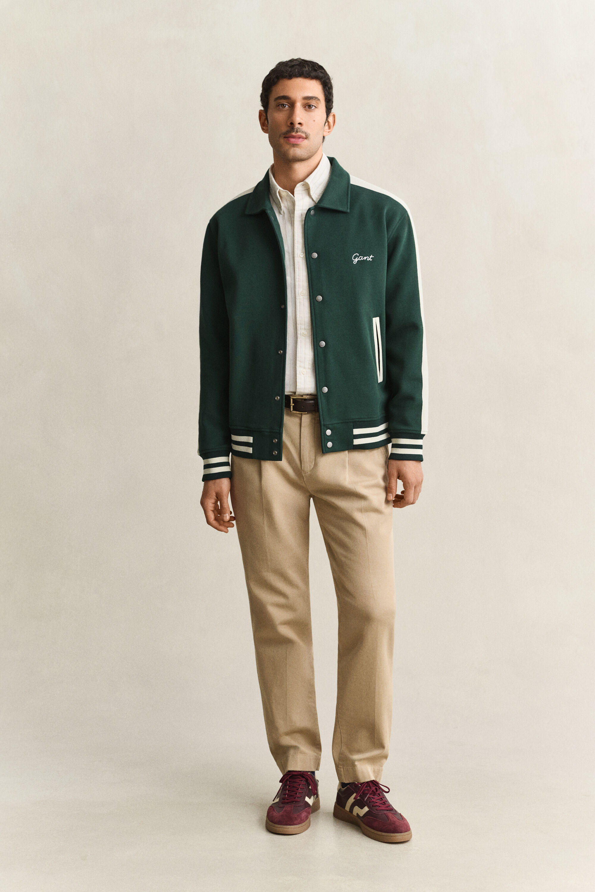 Pantaloni chino stretti in fondo