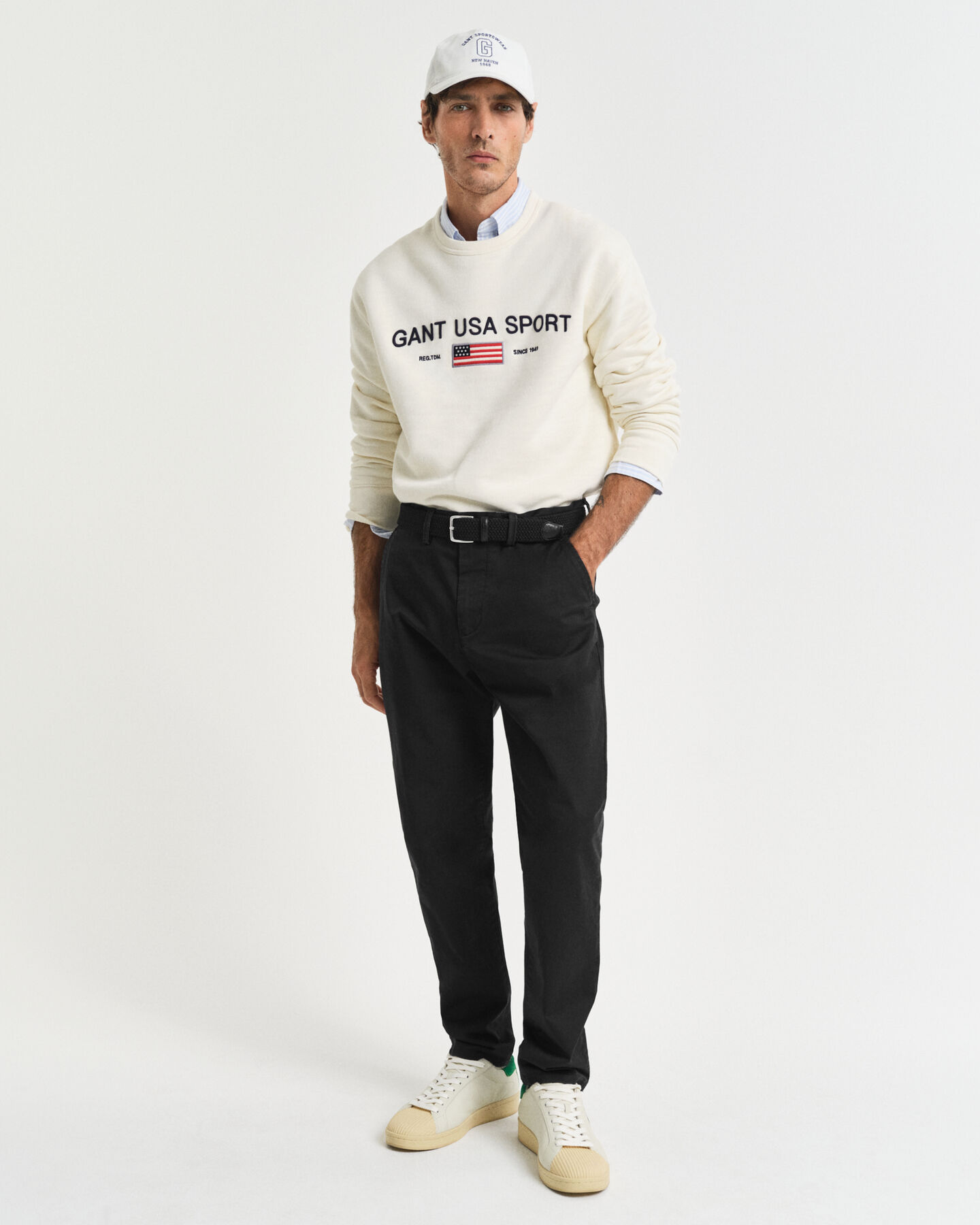 Pantaloni chino in twill stretti in fondo