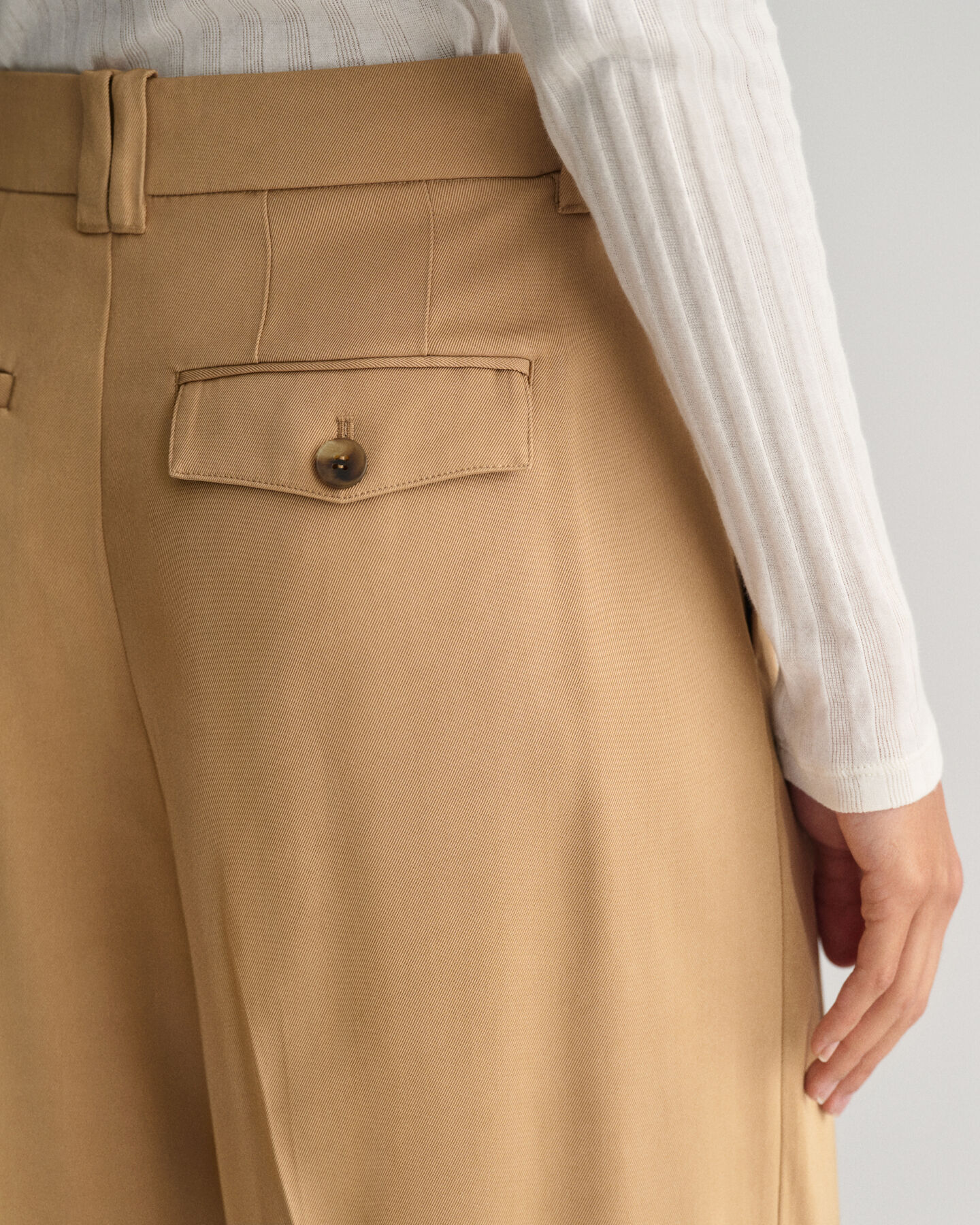 Pantaloni chino a gamba larga a vita bassa loose fit