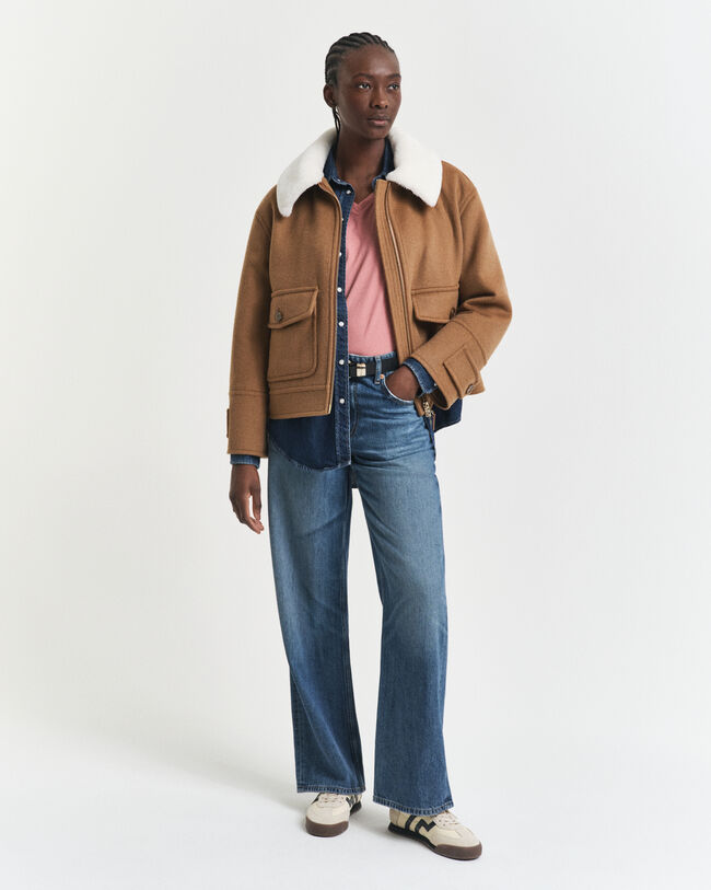 T-shirt Shield con scollo a V