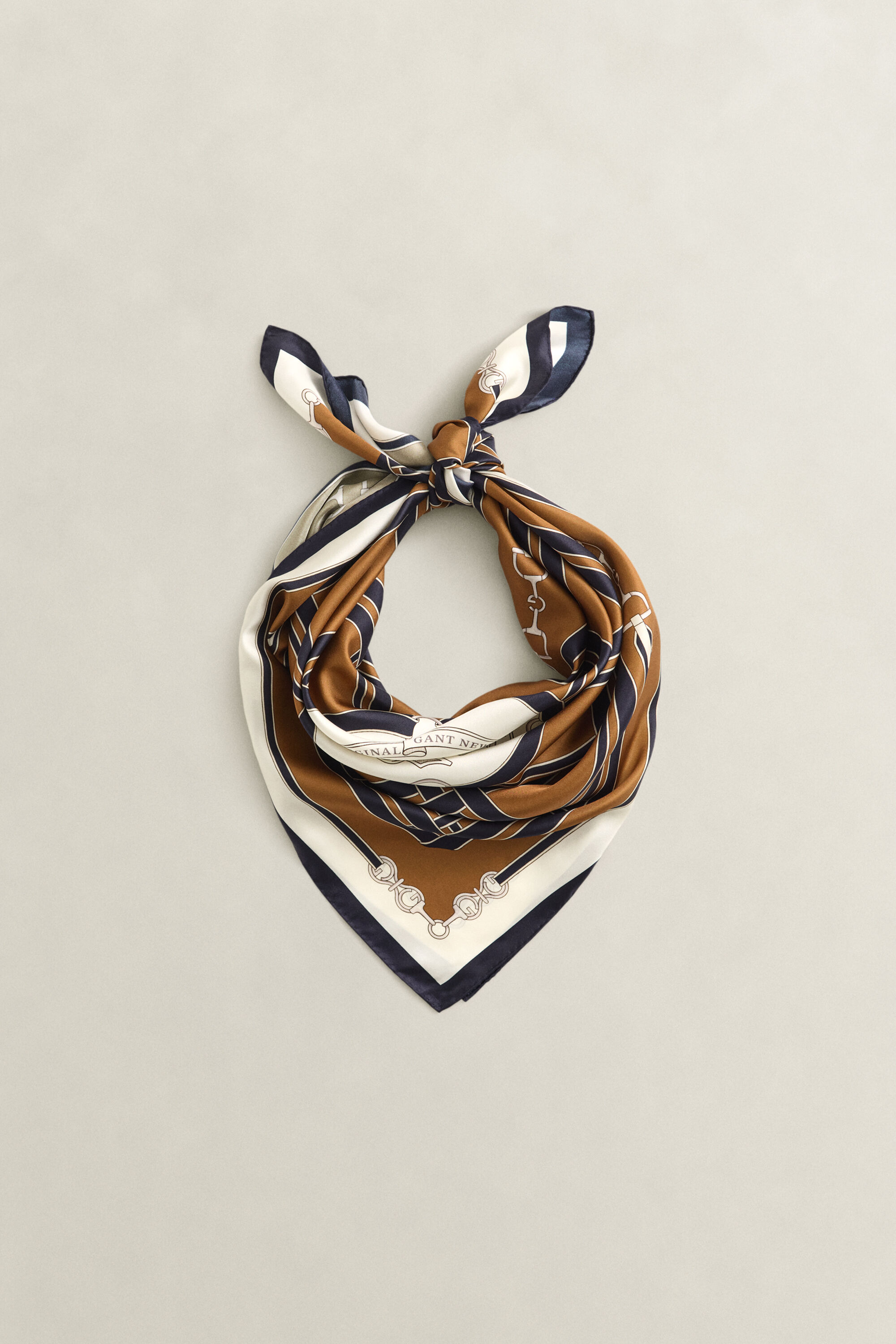 Foulard di seta con stampa di catene