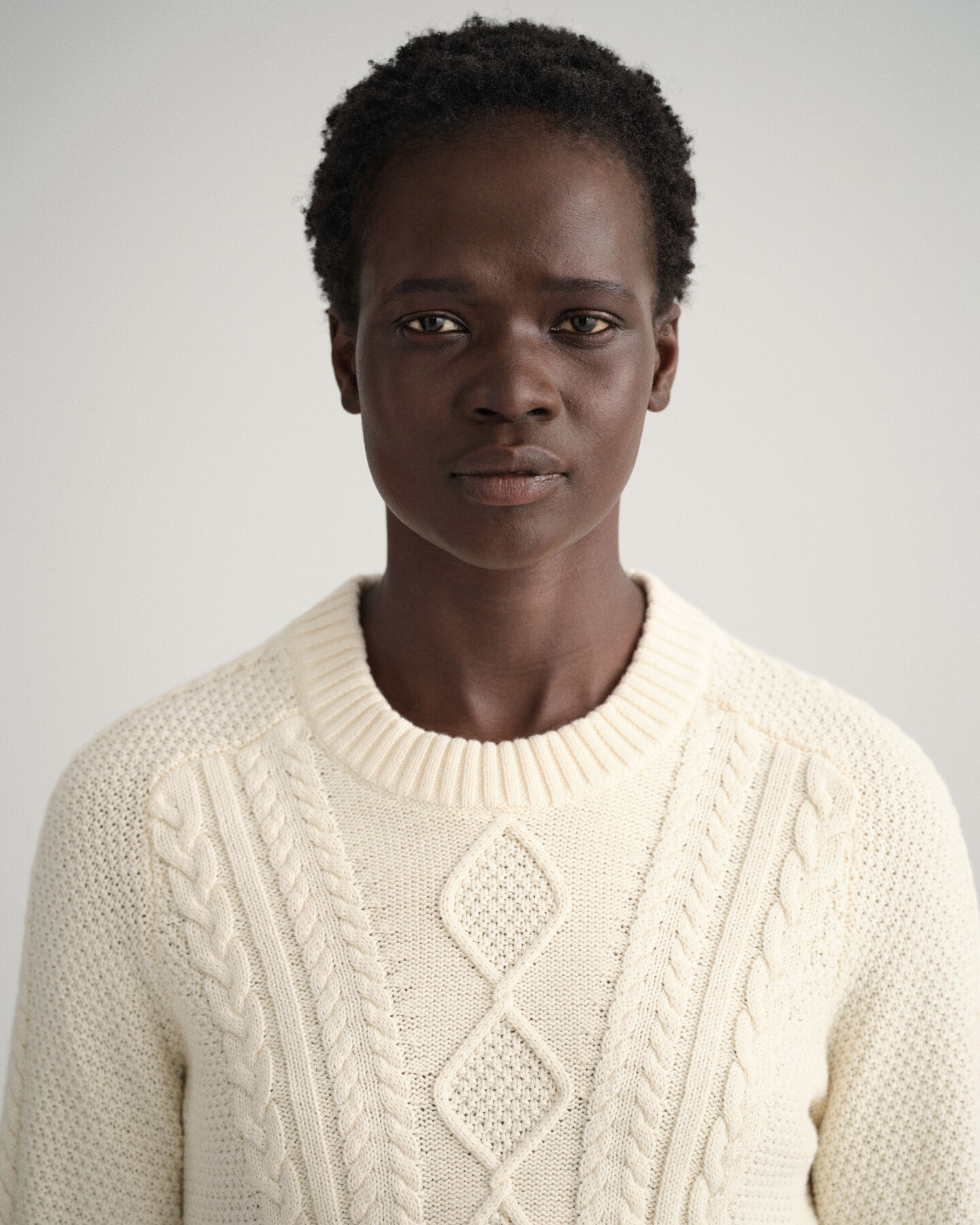 Maglia girocollo a trecce