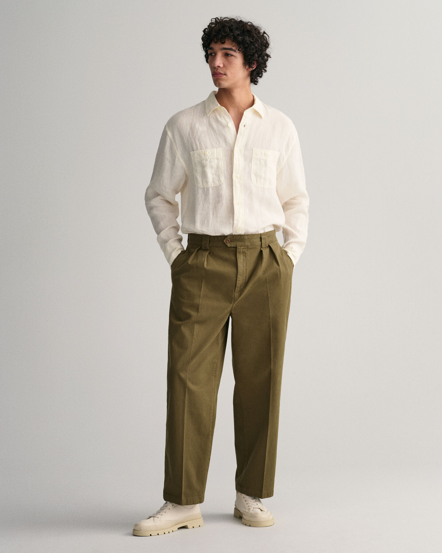 Pantaloni chino in twill con pinces