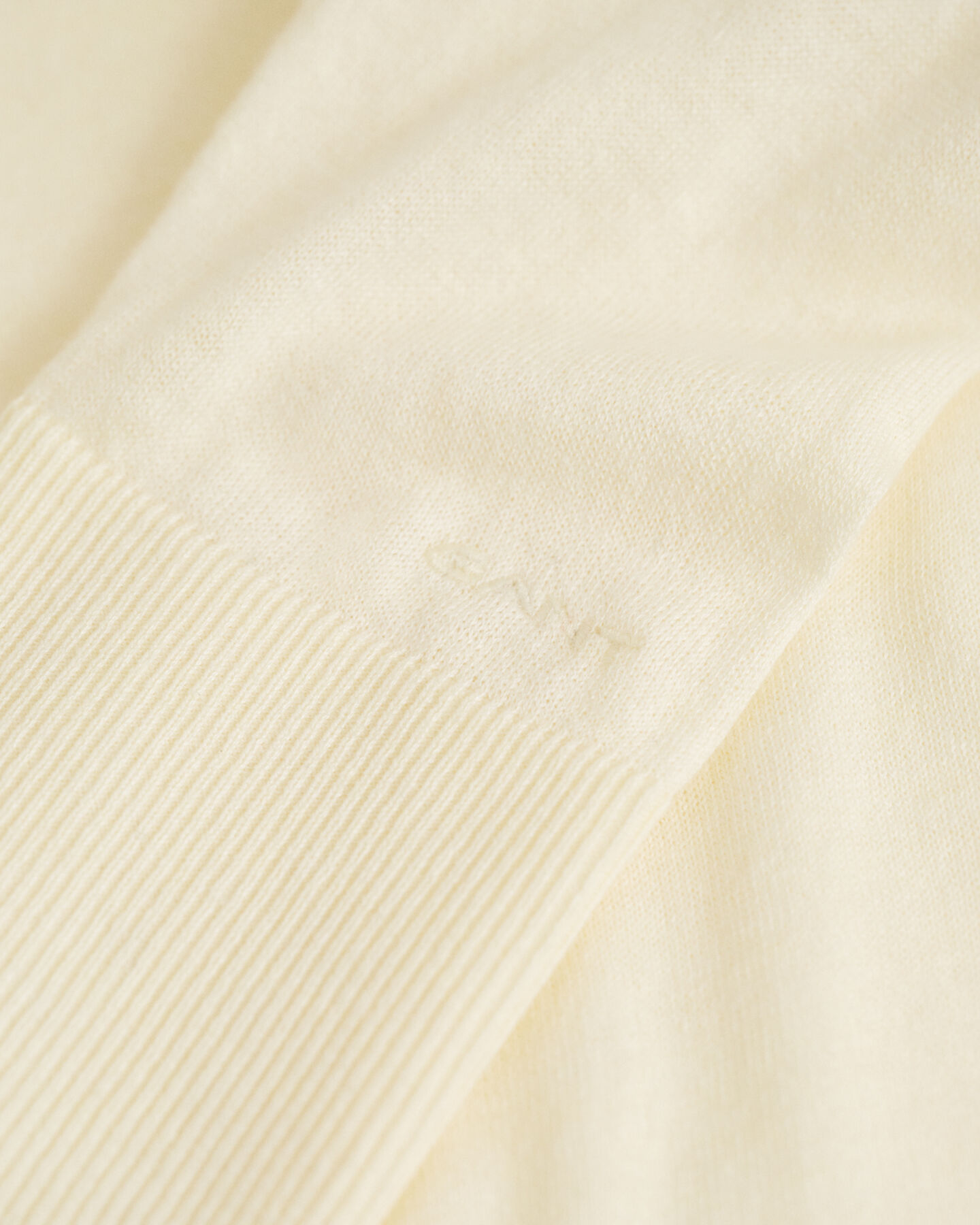 Maglia con scollo a V lavorata a maglia fine