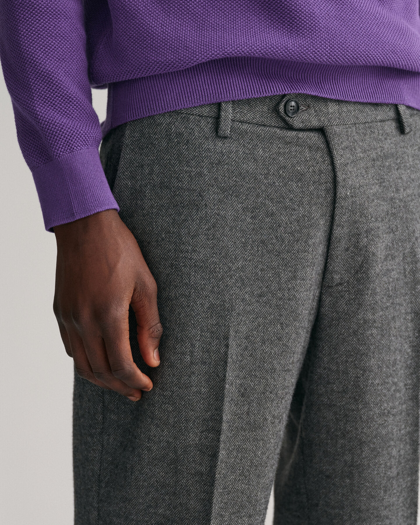 Pantaloni con motivo a spina di pesce stretti in fondo